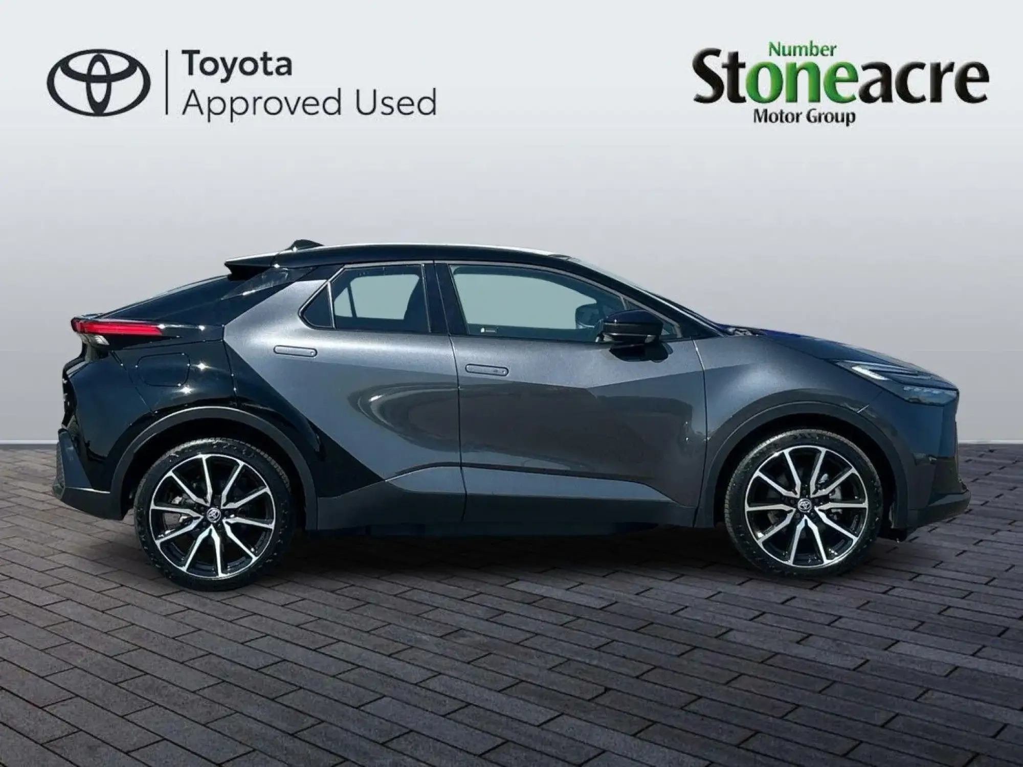 Toyota C-HR Plug-in Hybrid 2.0 VVT-h 13.6 kWh GR SPORT CVT Euro 6 (s/s) 5dr FL74AYA Image 2