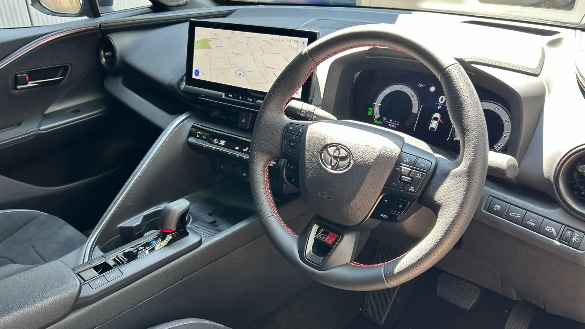 Toyota C-HR Plug-in Hybrid Image 10 Toyota C-HR Plug-in Hybrid Image 10