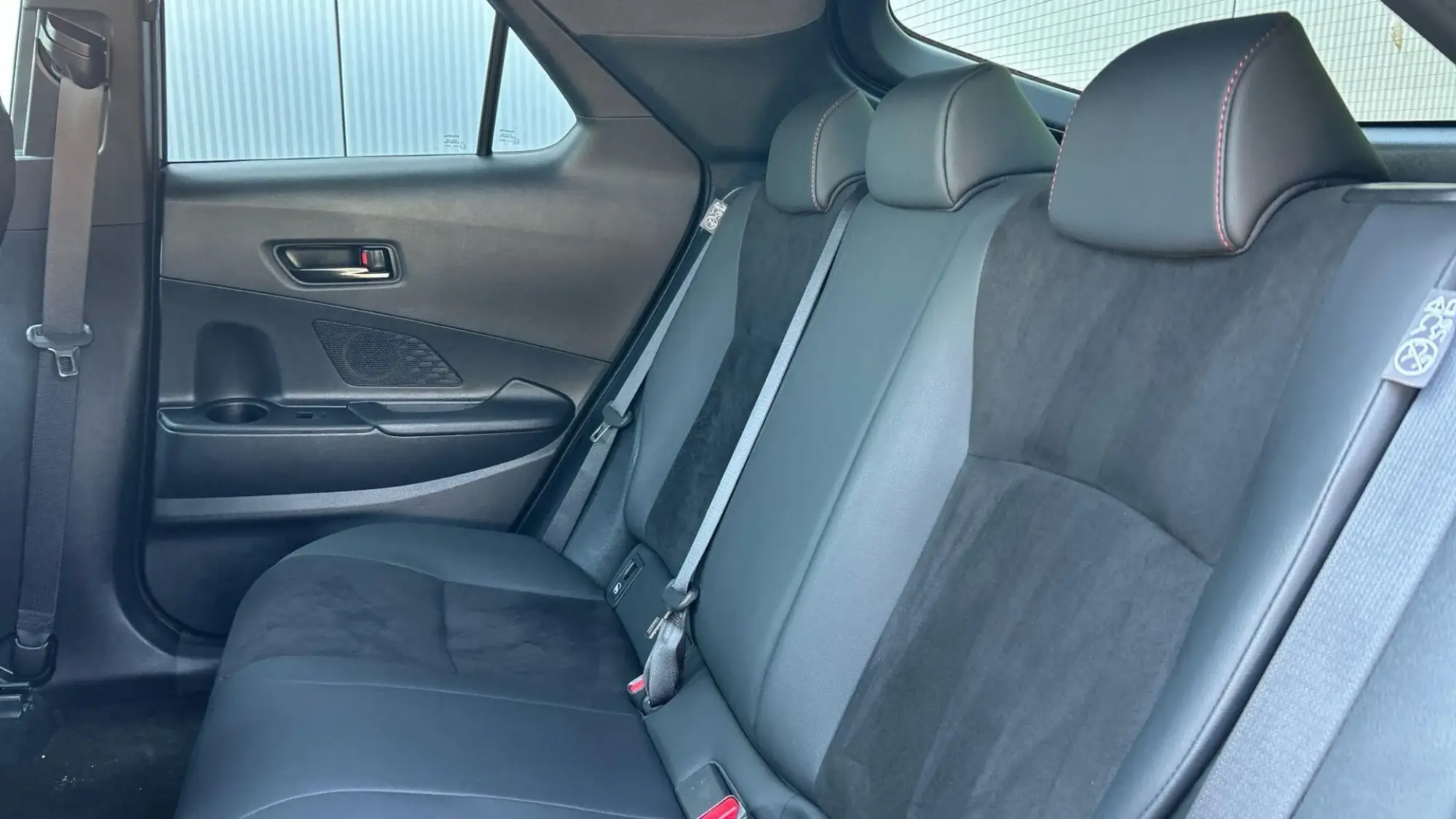 Toyota C-HR Plug-in Hybrid Image 17 Toyota C-HR Plug-in Hybrid Image 17