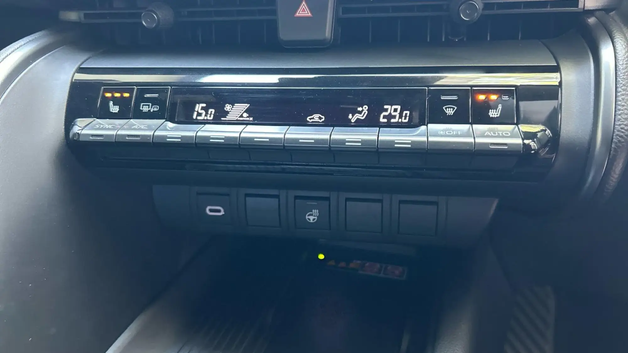 Toyota C-HR Plug-in Hybrid Image 33 Toyota C-HR Plug-in Hybrid Image 33