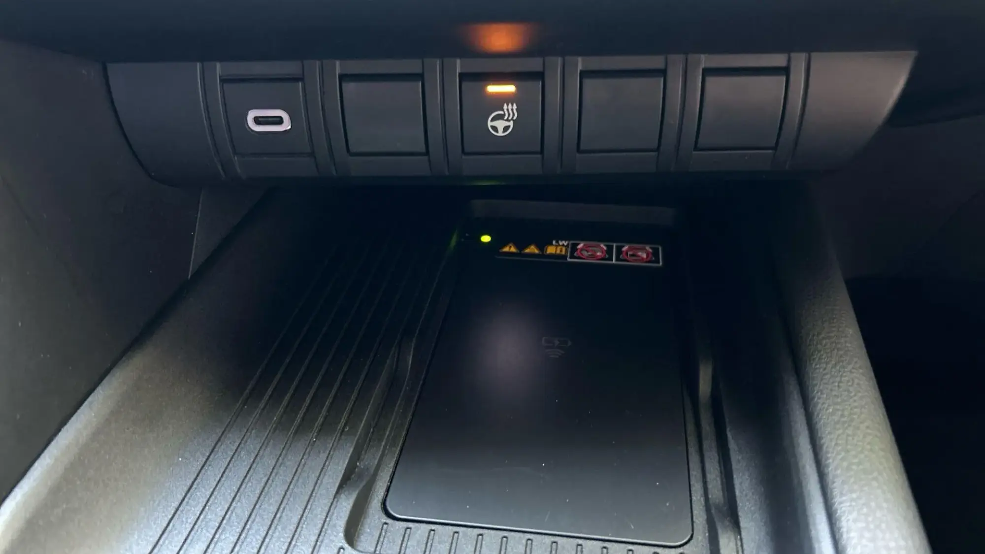 Toyota C-HR Plug-in Hybrid Image 34 Toyota C-HR Plug-in Hybrid Image 34