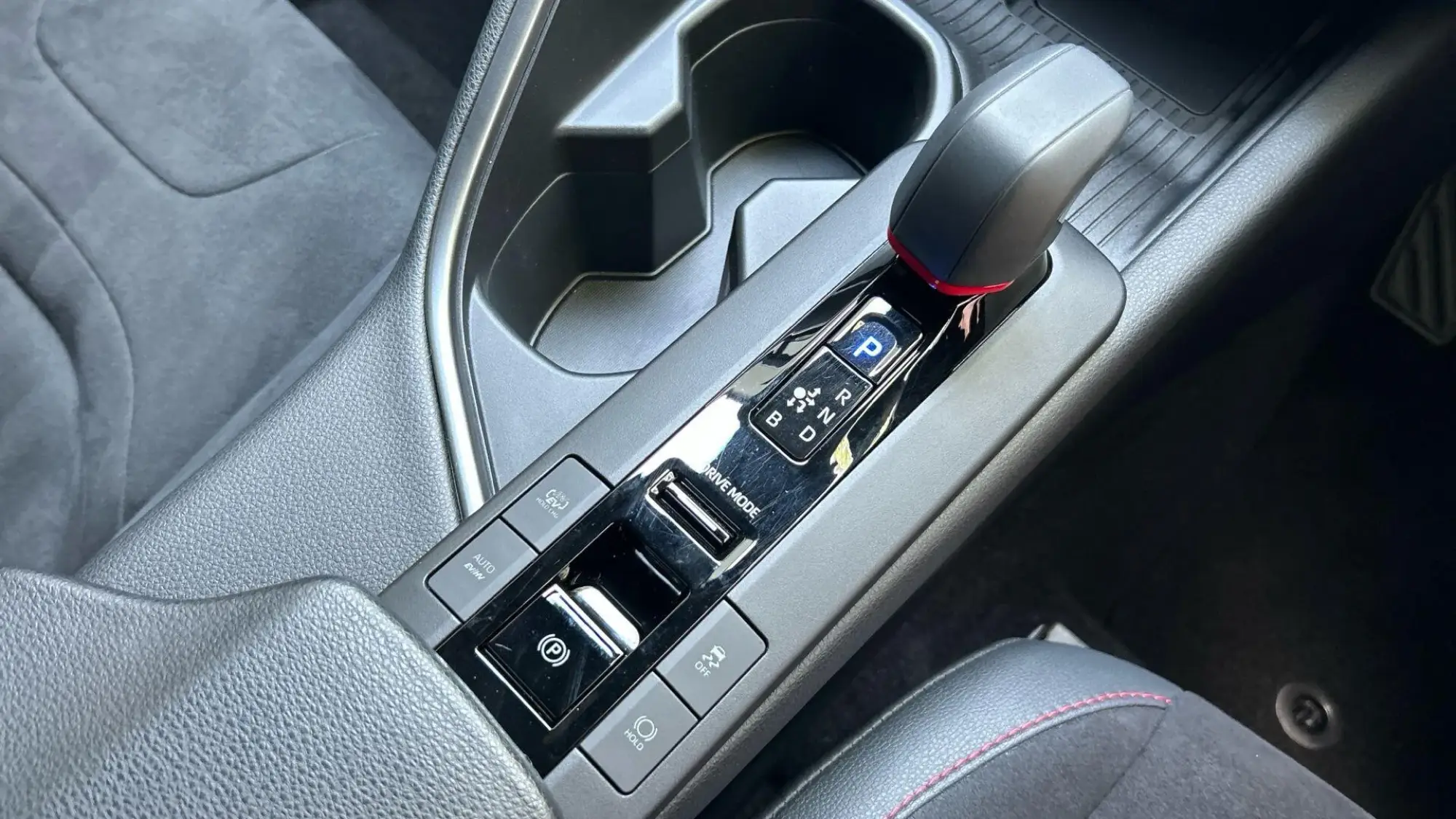 Toyota C-HR Plug-in Hybrid Image 35 Toyota C-HR Plug-in Hybrid Image 35