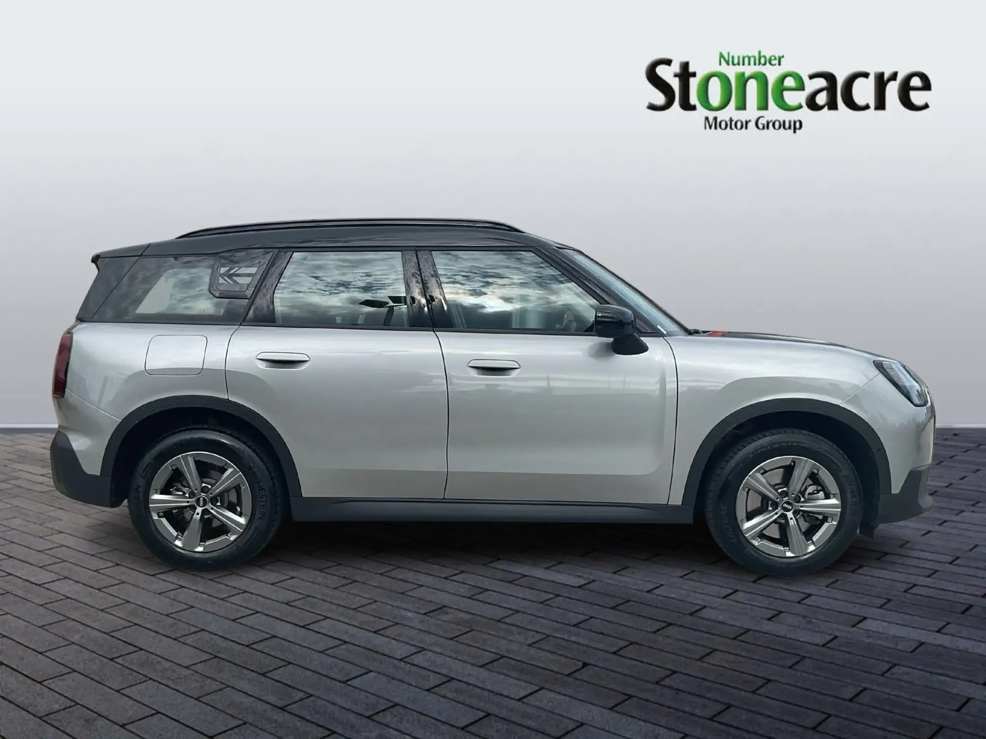 MINI Countryman 1.5C MHEV Classic Auto Euro 6 (s/s) 5dr YA25HFF Image 2