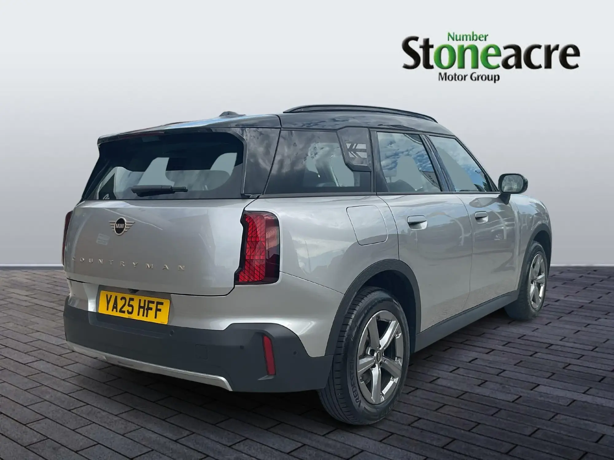 MINI Countryman 1.5C MHEV Classic Auto Euro 6 (s/s) 5dr YA25HFF Image 3