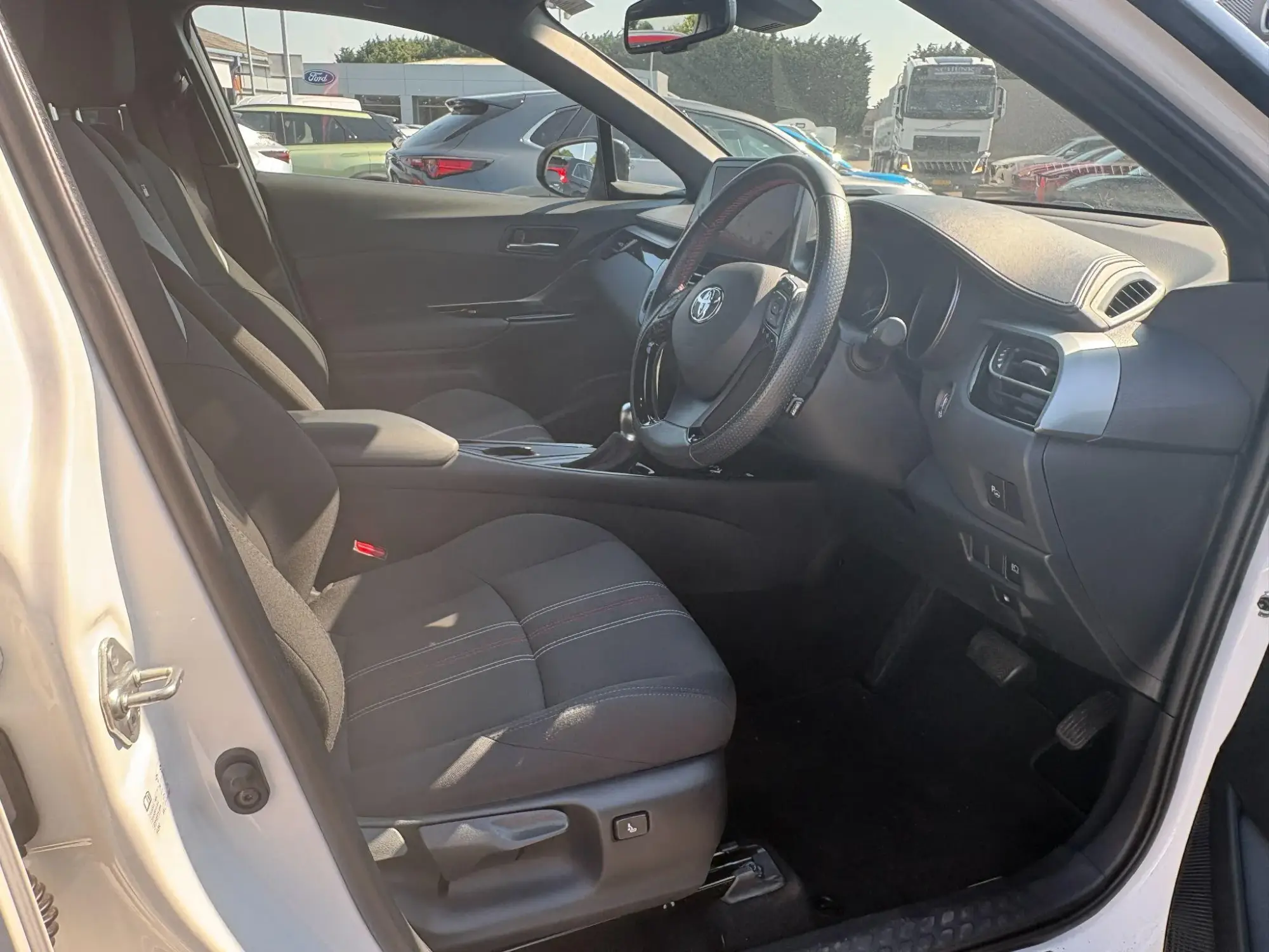 Toyota C-HR Self-Charging Hybrid Image 8 Toyota C-HR Self-Charging Hybrid Image 8