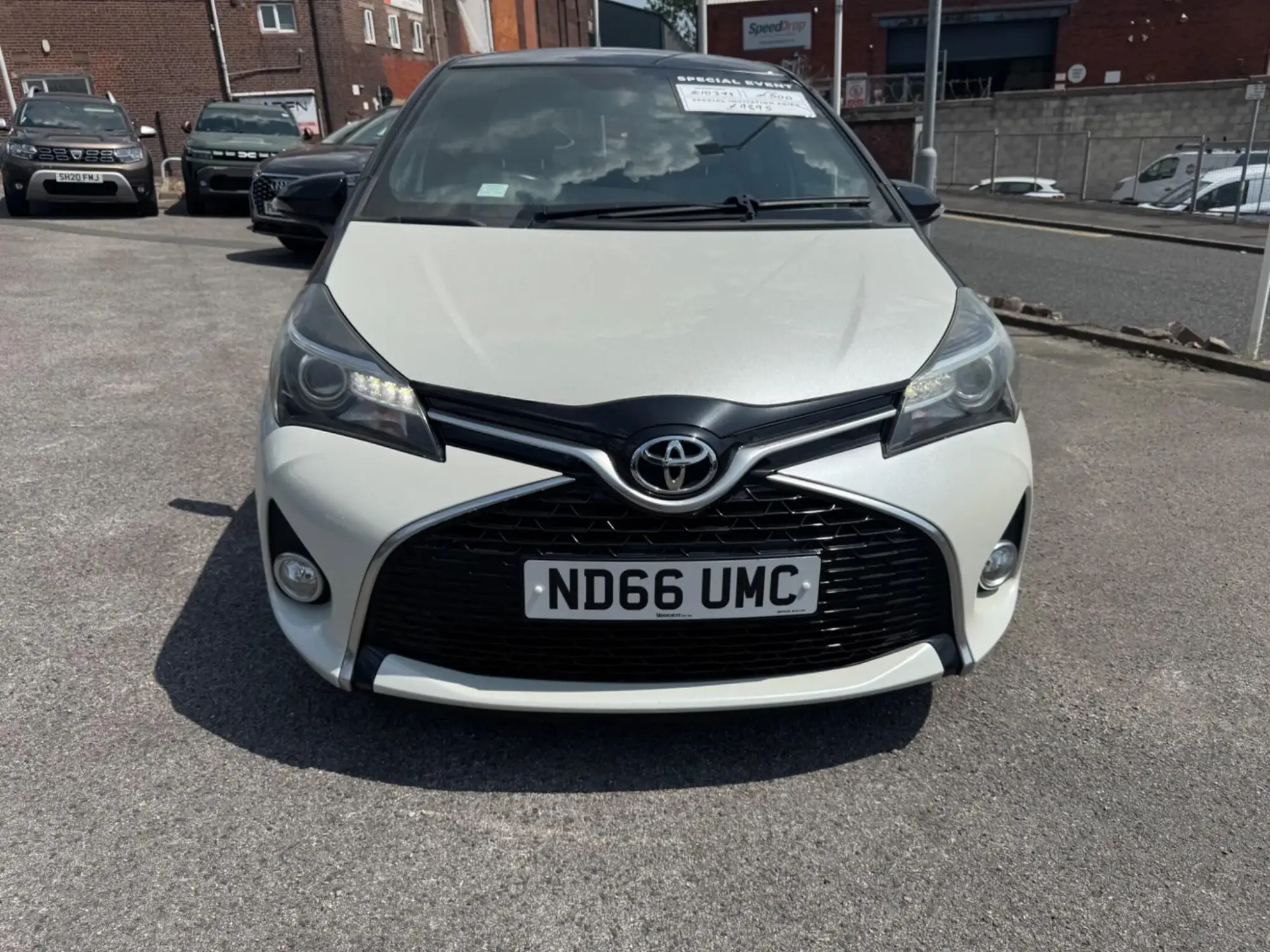 Toyota Yaris 1.33 VVT-i Design 5dr ND66UMC Image 2
