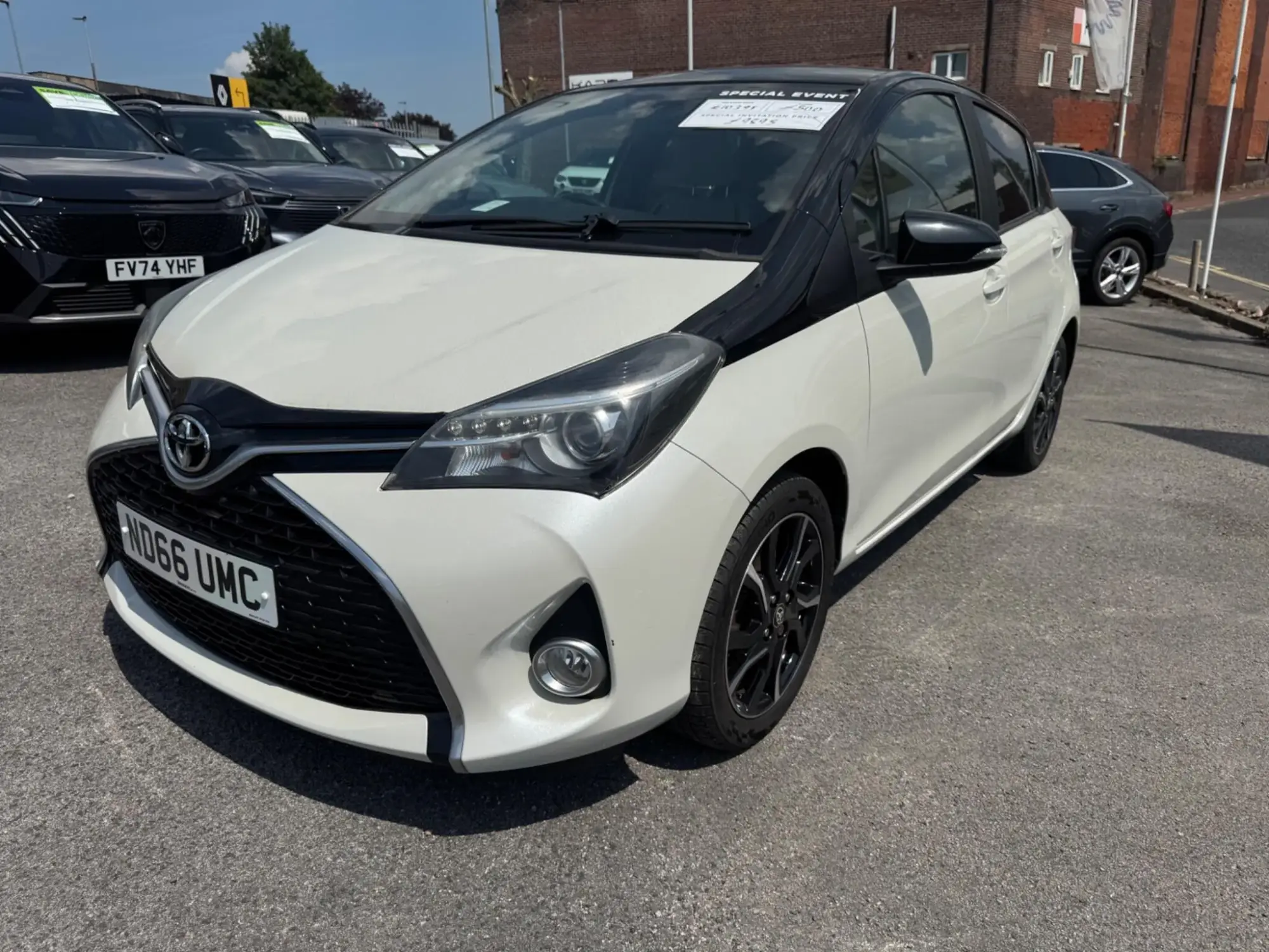 Toyota Yaris 1.33 VVT-i Design 5dr ND66UMC Image 3
