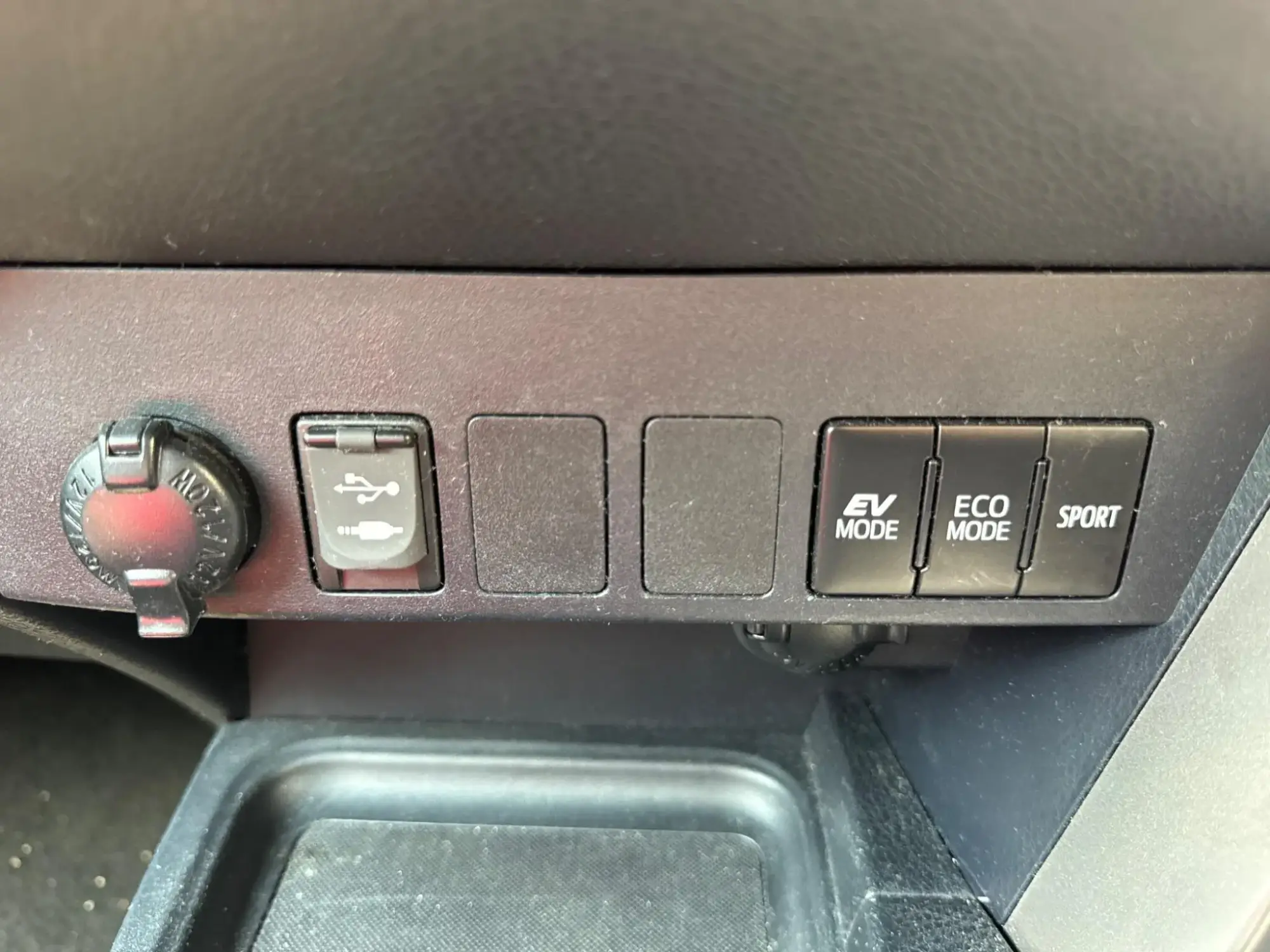 Toyota RAV4 Self-Charging Hybrid Image 10 Toyota RAV4 Self-Charging Hybrid Image 10