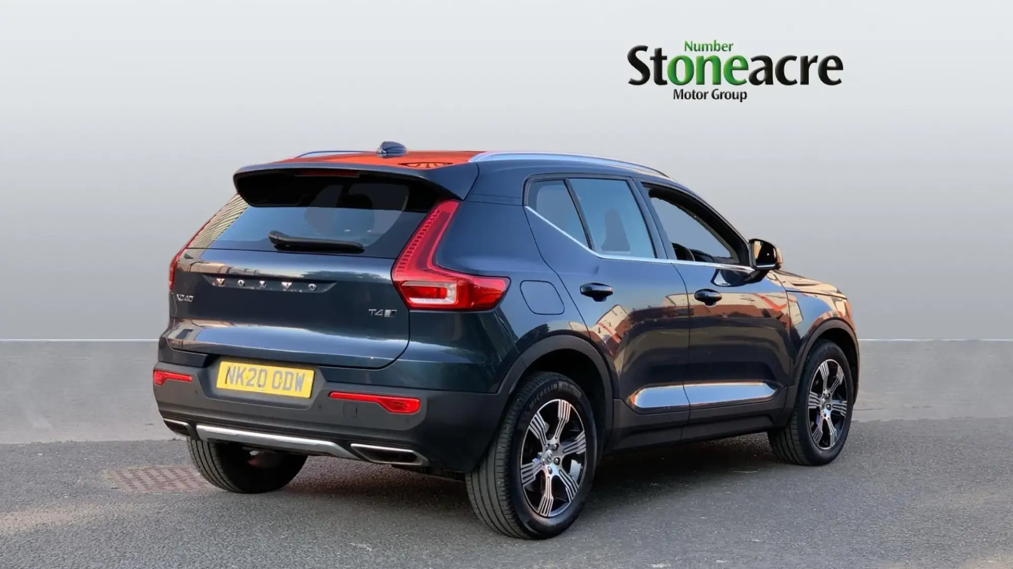 Volvo XC40 2.0 T4 Inscription Auto AWD Euro 6 (s/s) 5dr NK20ODW Image 2