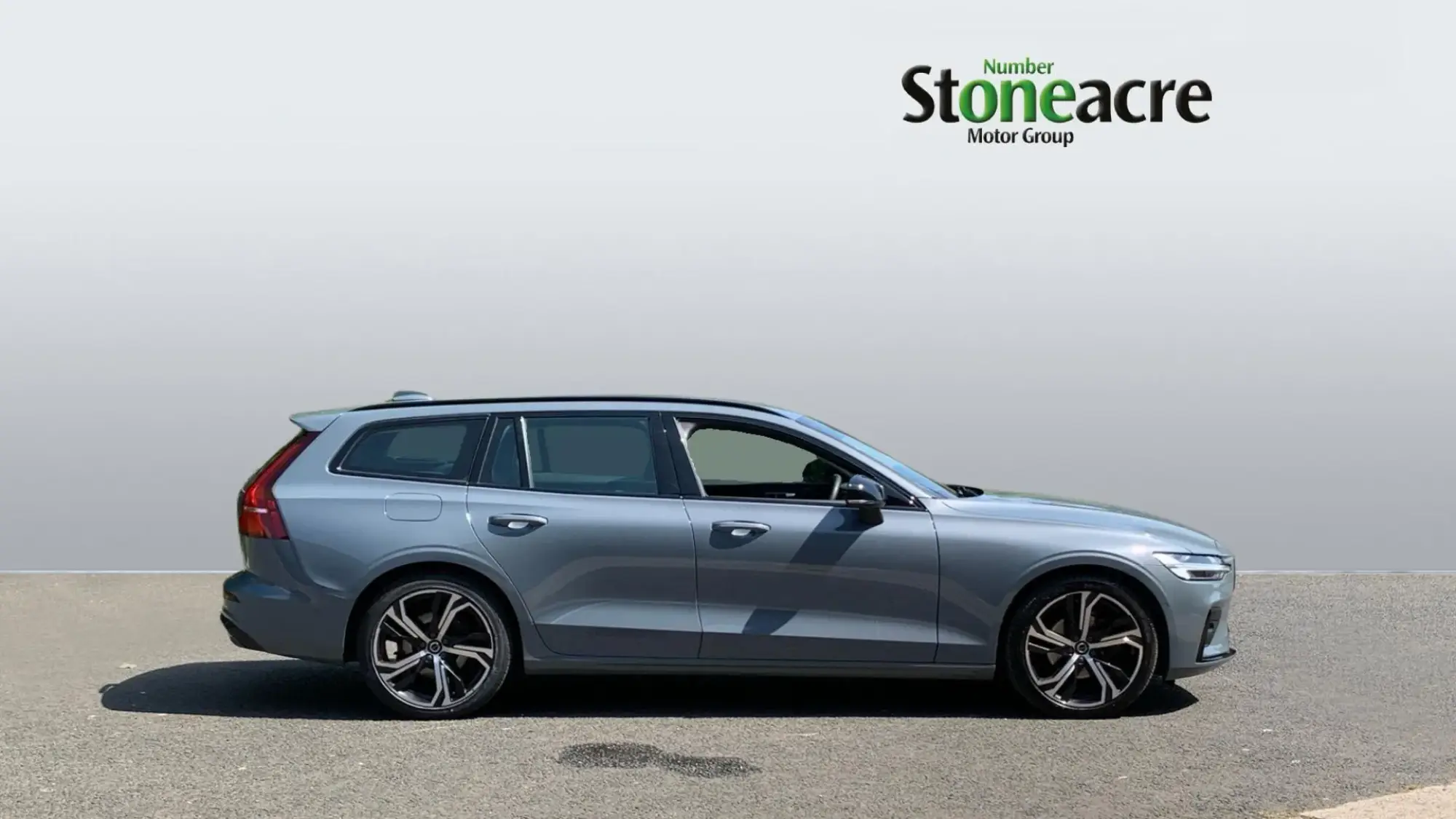 Volvo V60 2.0 B3 MHEV Plus DCT Auto Euro 6 (s/s) 5dr ND73OXC Image 3