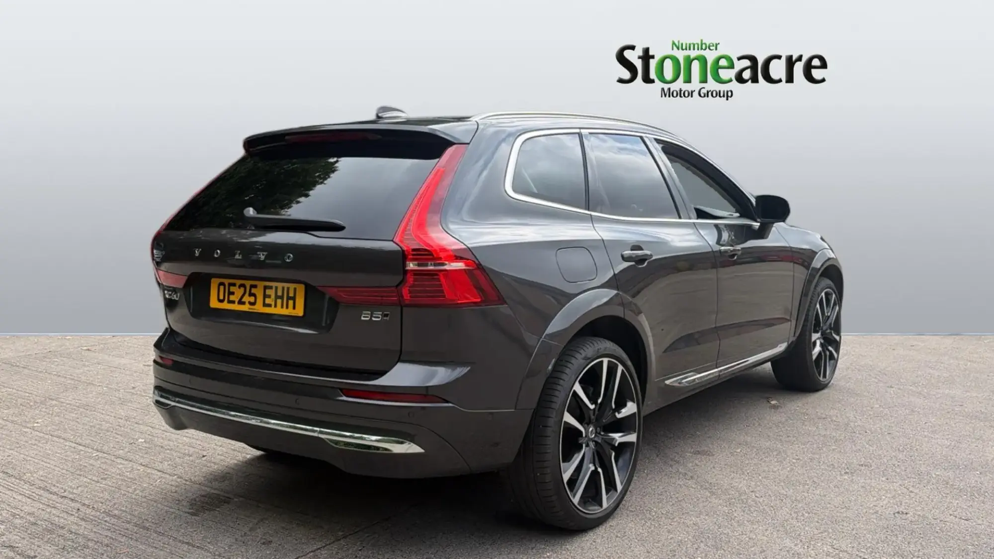 Volvo XC60 2.0 B5 MHEV Ultra Bright Auto AWD Euro 6 (s/s) 5dr OE25EHH Image 2
