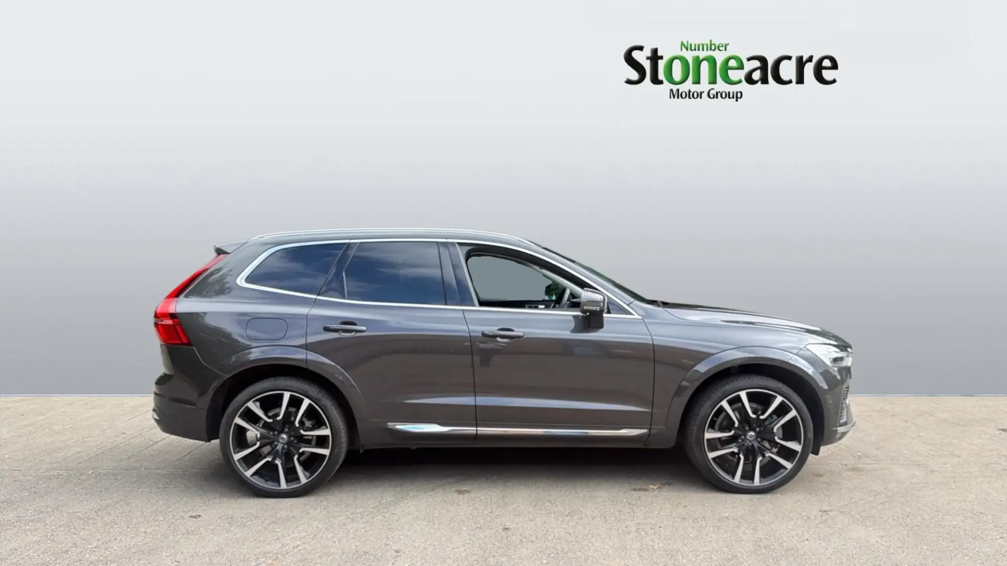 Volvo XC60 2.0 B5 MHEV Ultra Bright Auto AWD Euro 6 (s/s) 5dr OE25EHH Image 3