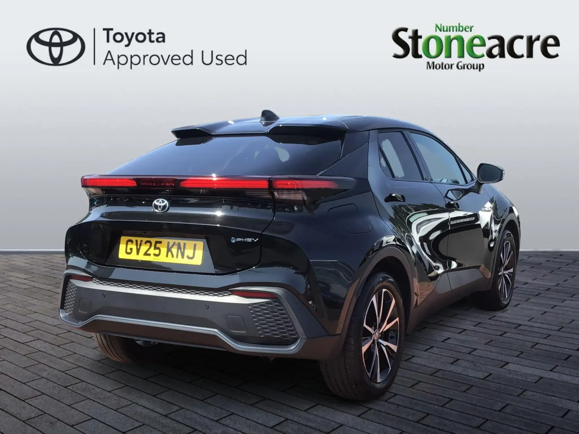 Toyota C-HR Plug-in Hybrid 2.0 VVT-h 13.6 kWh Design CVT Euro 6 (s/s) 5dr GV25KNJ Image 2