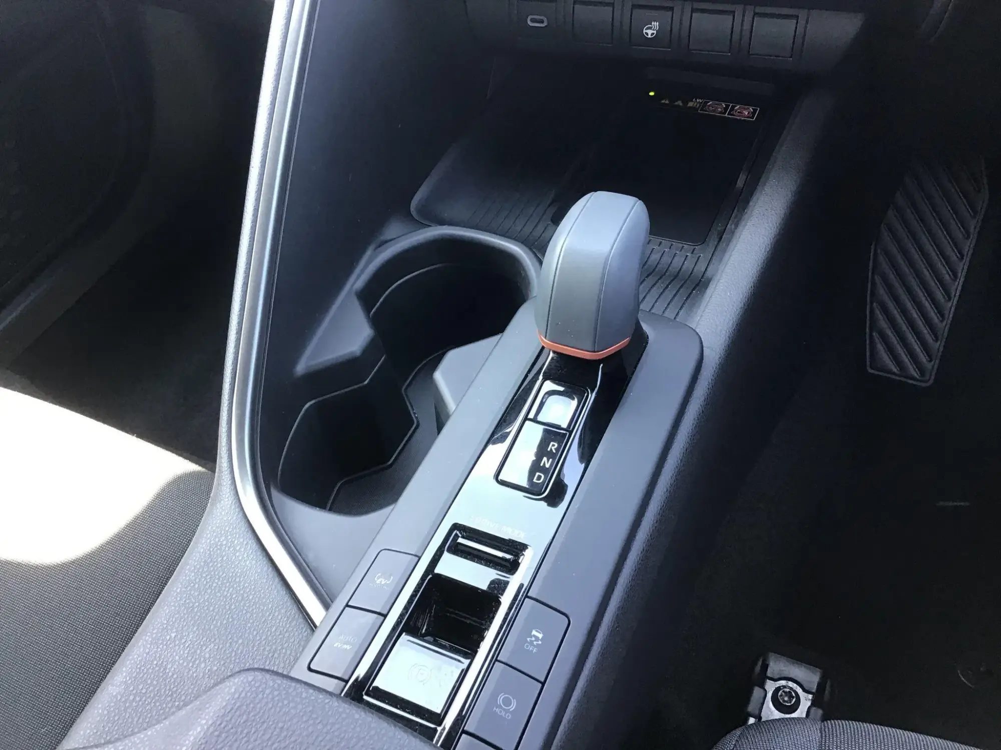 Toyota C-HR Plug-in Hybrid Image 10 Toyota C-HR Plug-in Hybrid Image 10