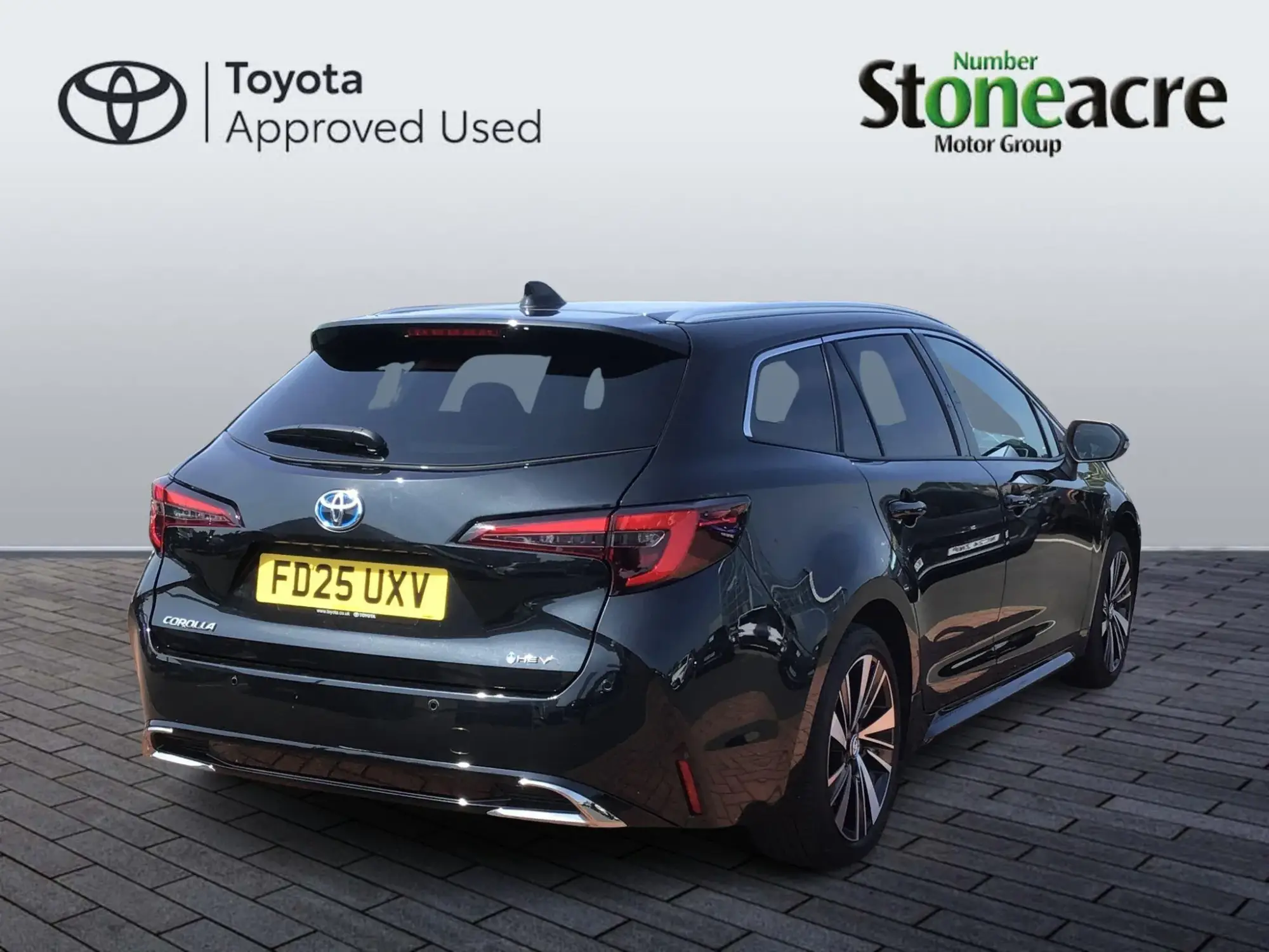 Toyota Corolla Touring Sports 1.8 VVT-h Design Touring Sports CVT Euro 6 (s/s) 5dr FD25UXV Image 2 Toyota Corolla Touring Sports 1.8 VVT-h Design Touring Sports CVT Euro 6 (s/s) 5dr FD25UXV Image 2
