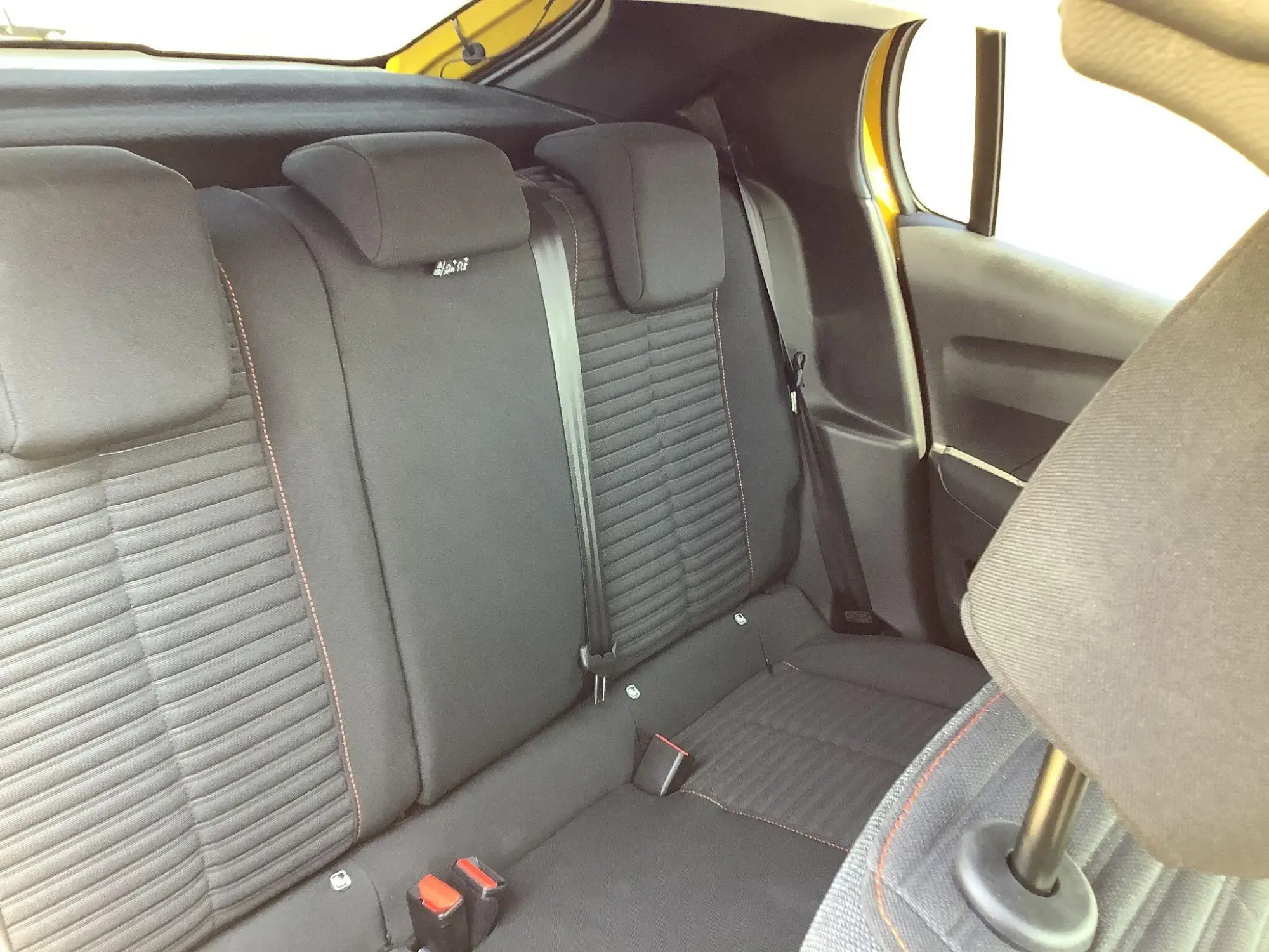 Peugeot 208 Image 9