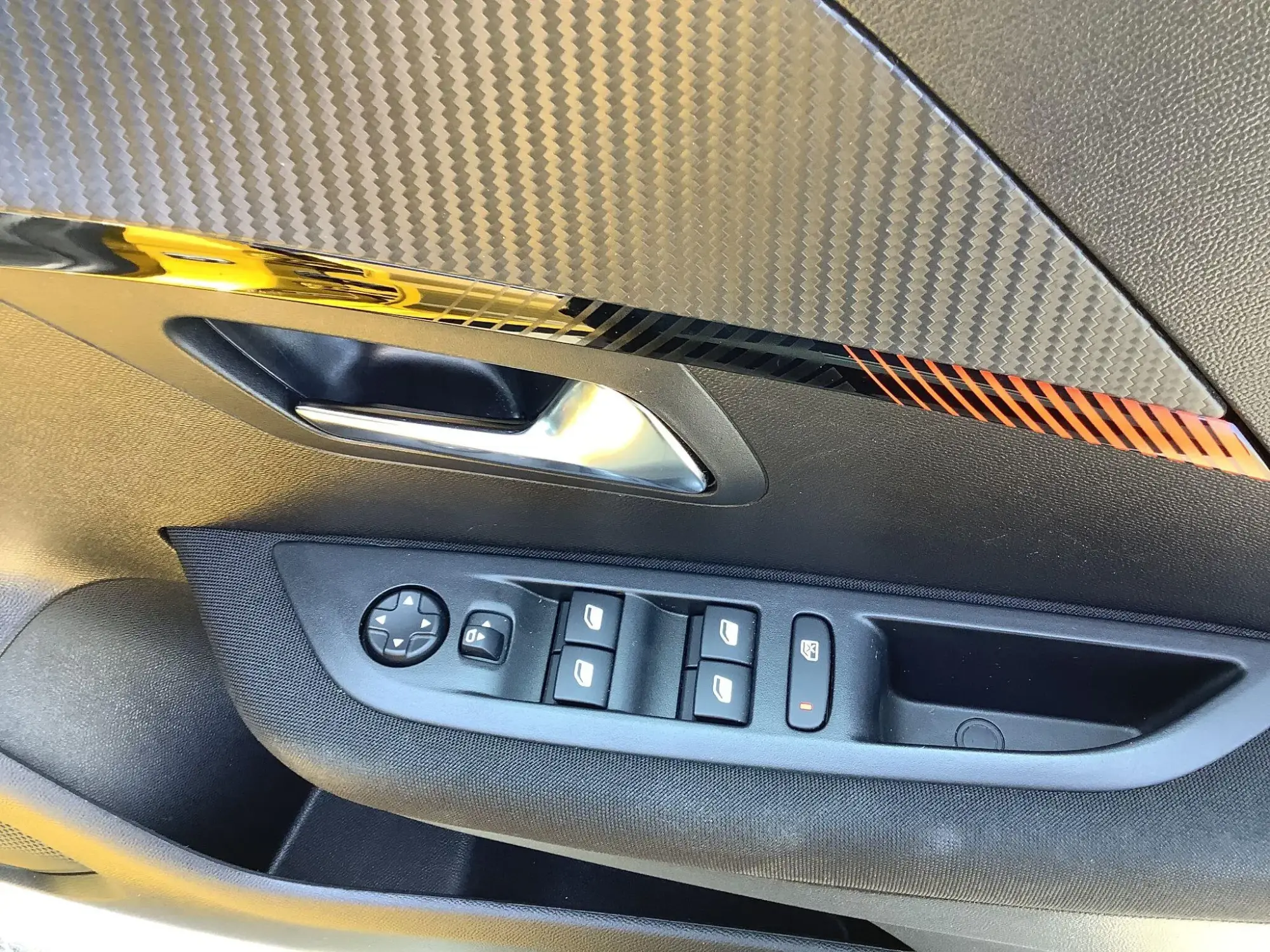 Peugeot 208 Image 10