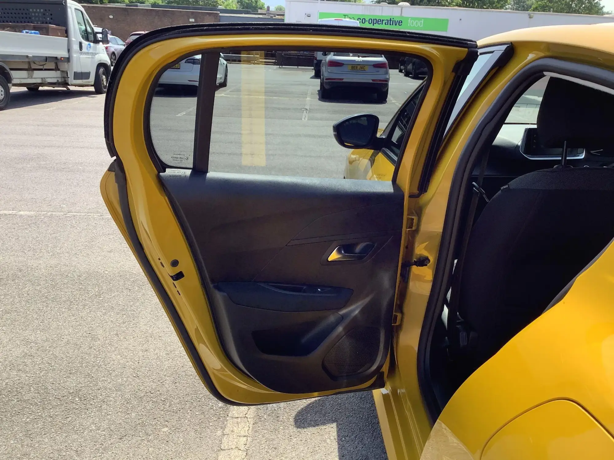 Peugeot 208 Image 13