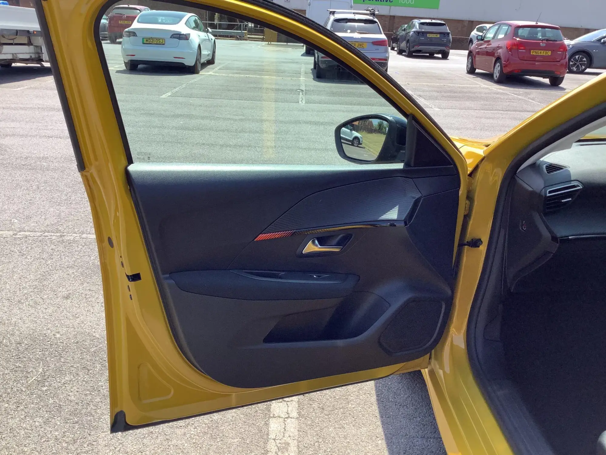 Peugeot 208 Image 15