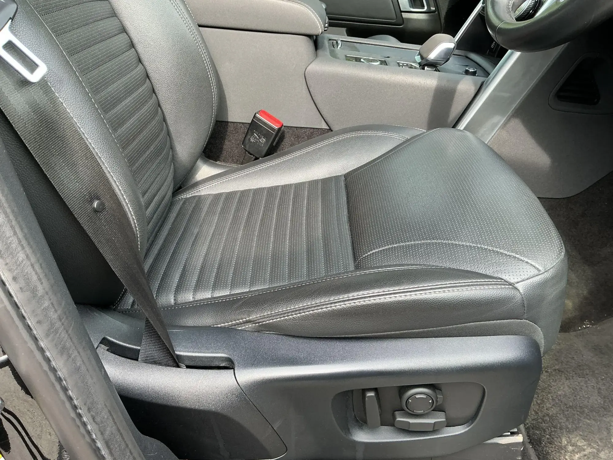 Land Rover Discovery Image 12 Land Rover Discovery Image 12
