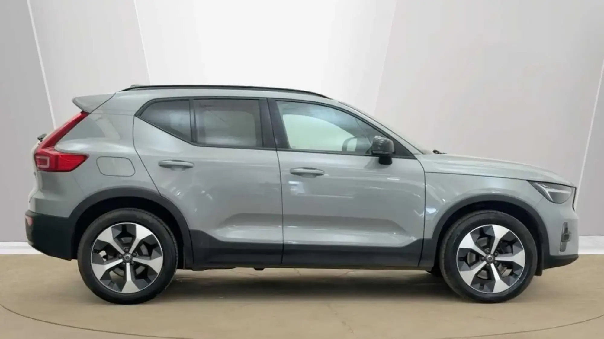 Volvo XC40 Image 2