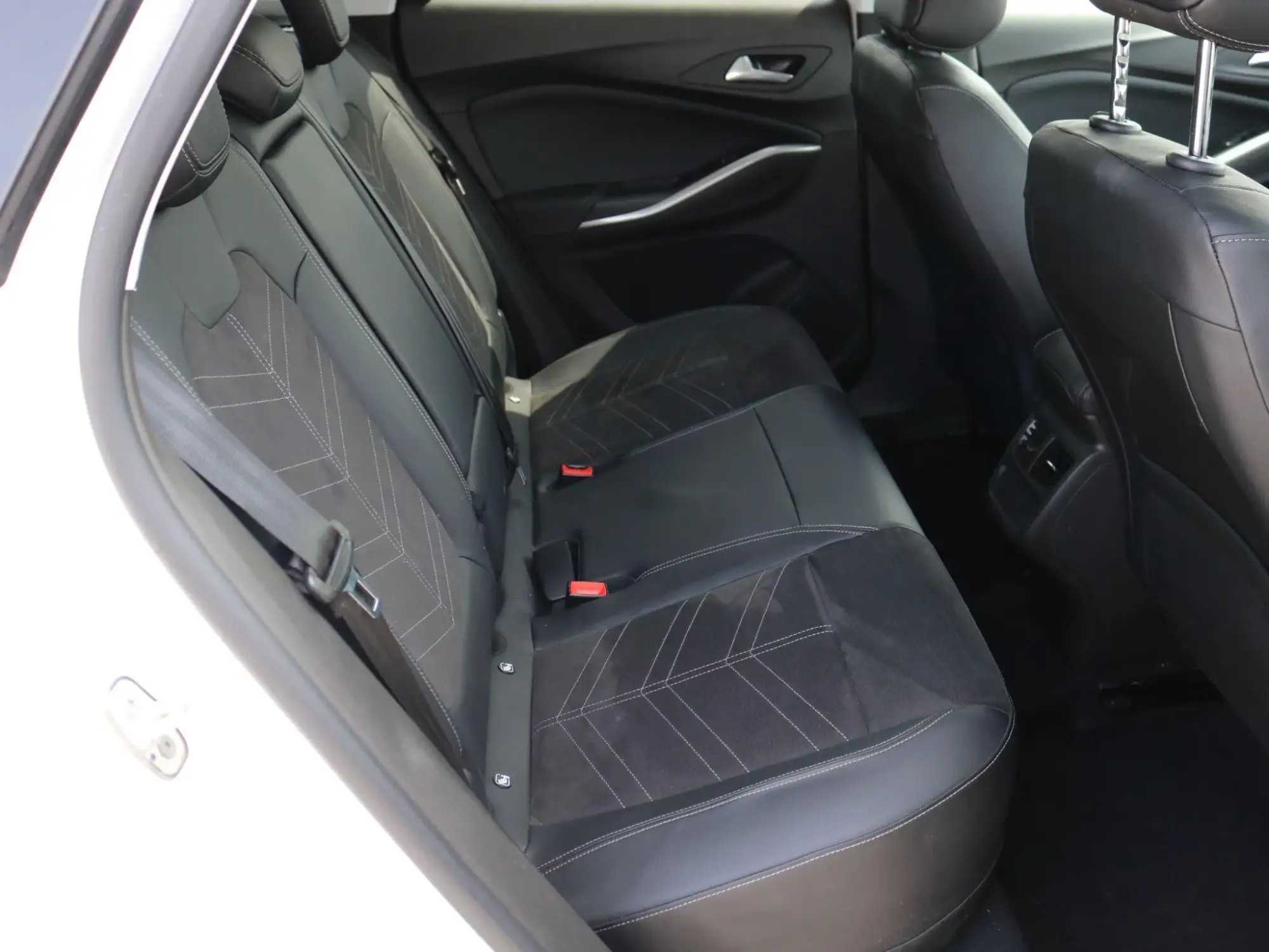 Vauxhall Grandland PHEV Image 27 Vauxhall Grandland PHEV Image 27