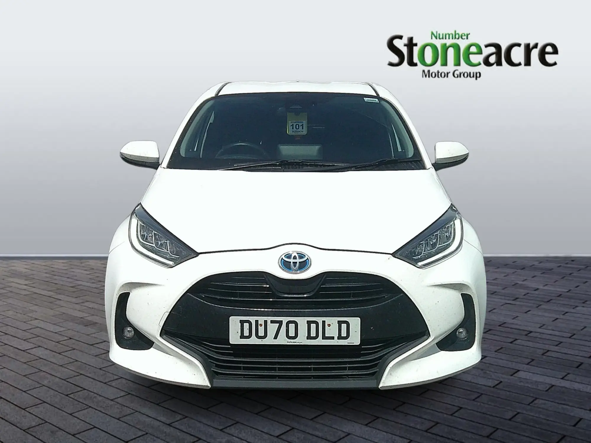 Toyota Yaris 1.5 Hybrid Design 5dr CVT DU70DLD Image 2