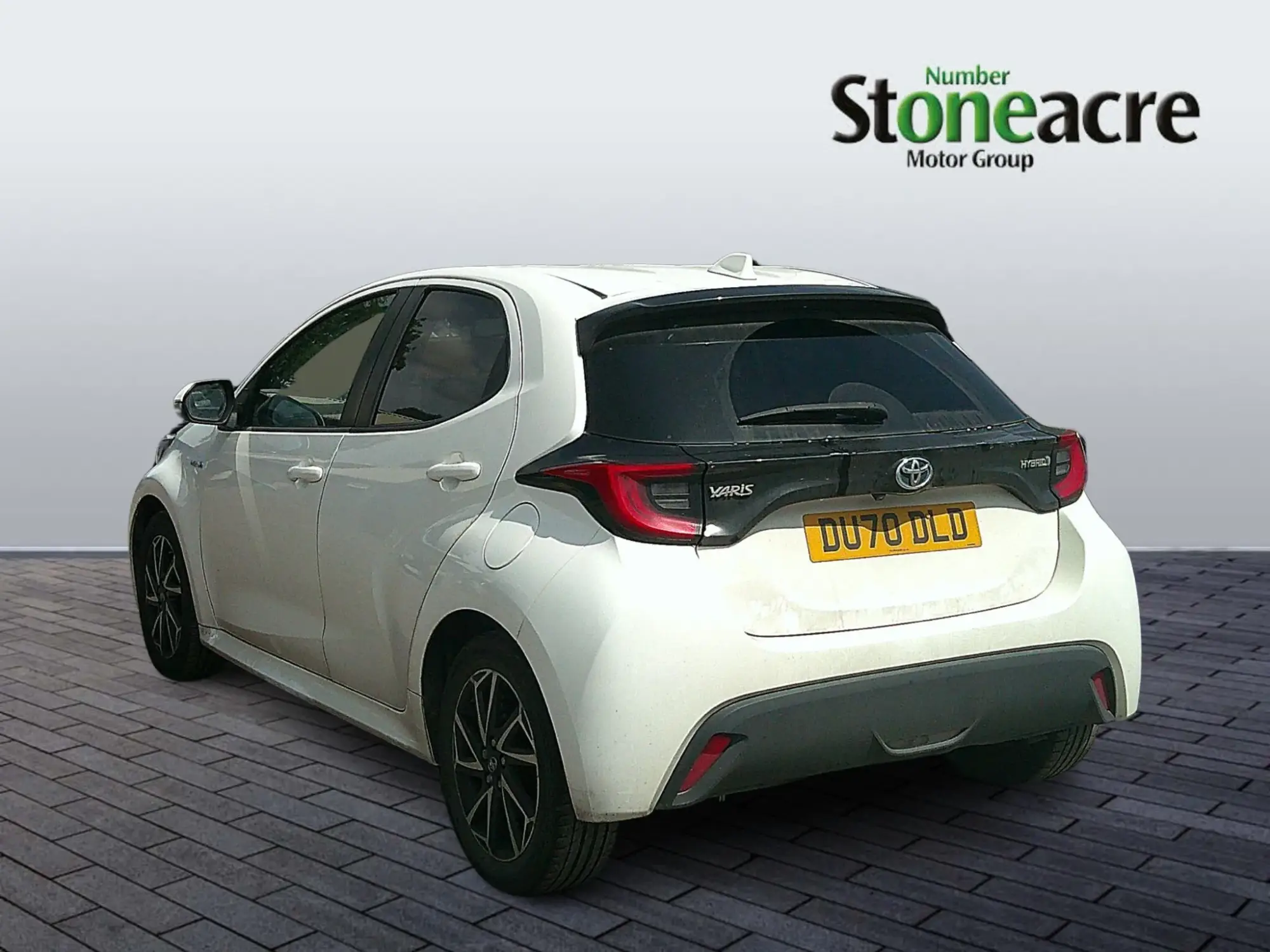Toyota Yaris 1.5 Hybrid Design 5dr CVT DU70DLD Image 3