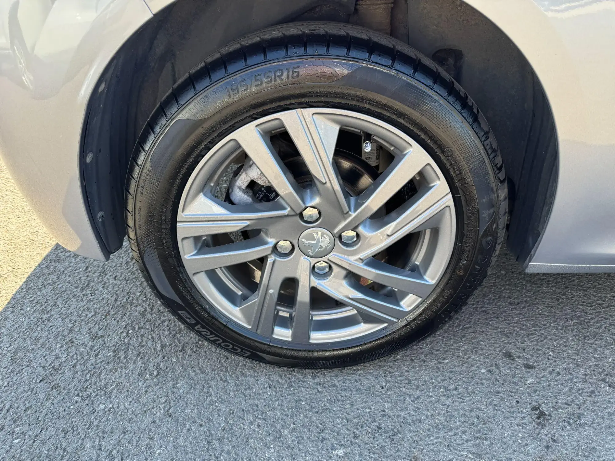 Peugeot 208 Image 9