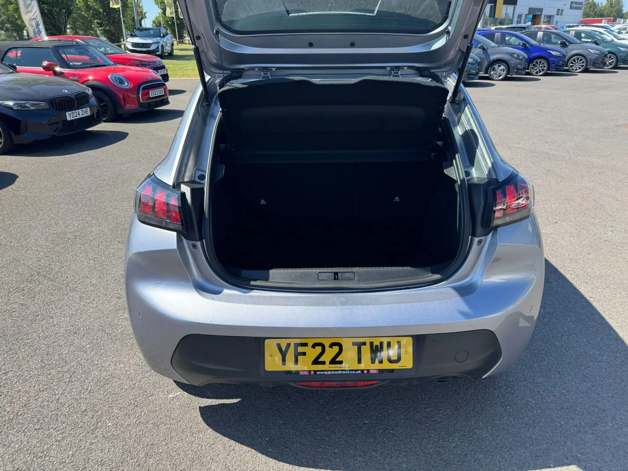 Peugeot 208 Image 10