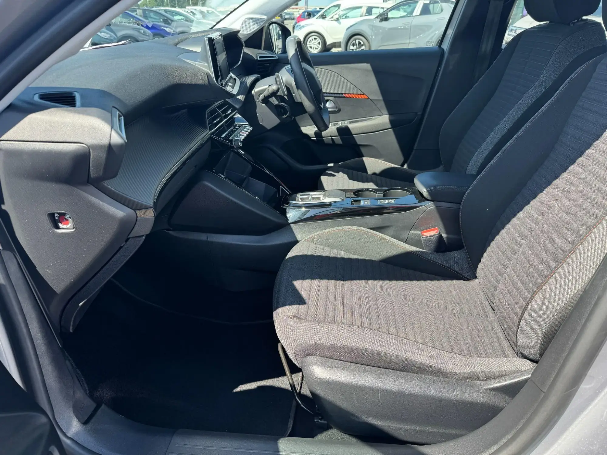 Peugeot 208 Image 14