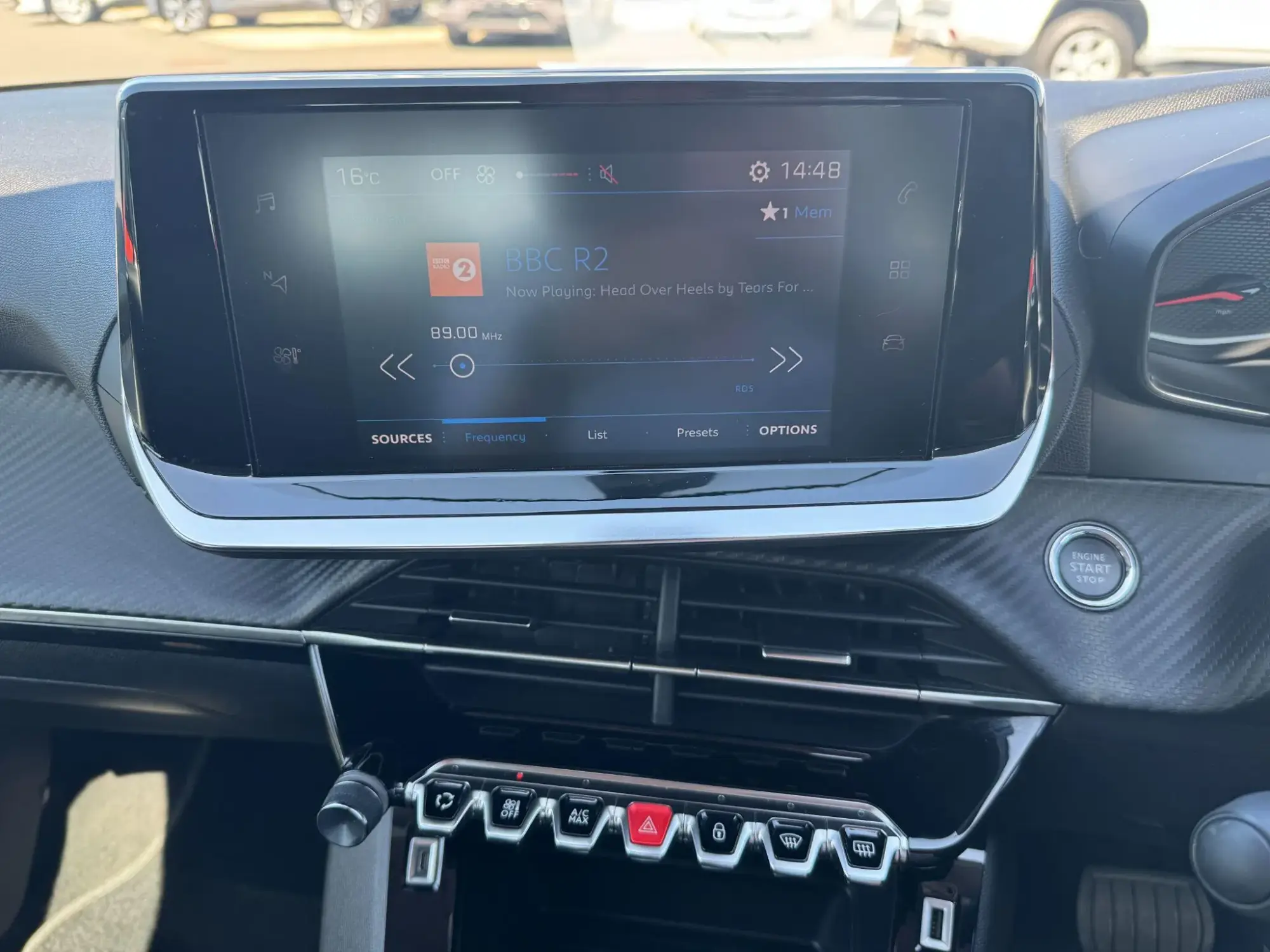 Peugeot 208 Image 18