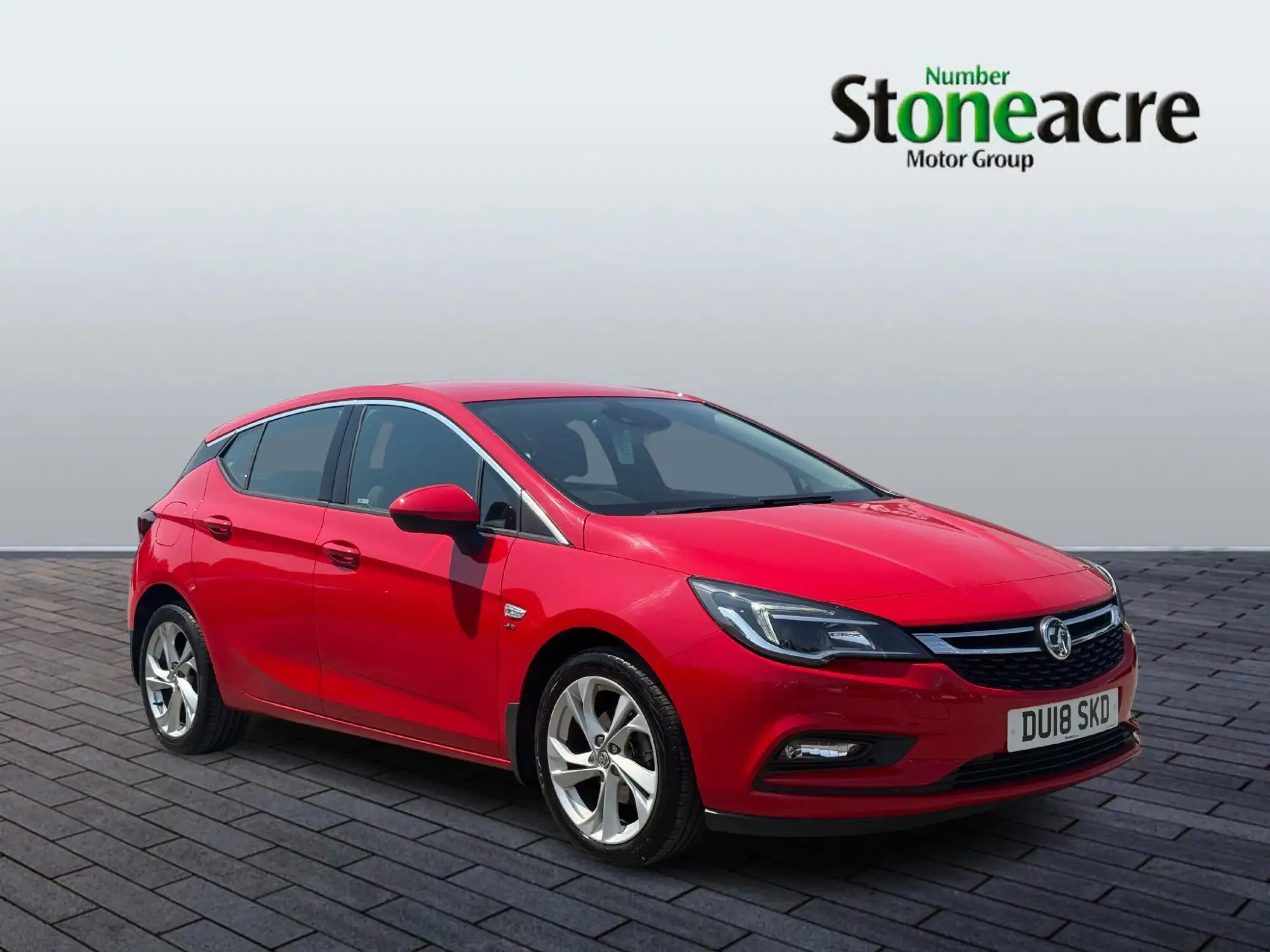 Vauxhall Astra 1.4T 16V 150 SRi Nav 5dr DU18SKD Image 1