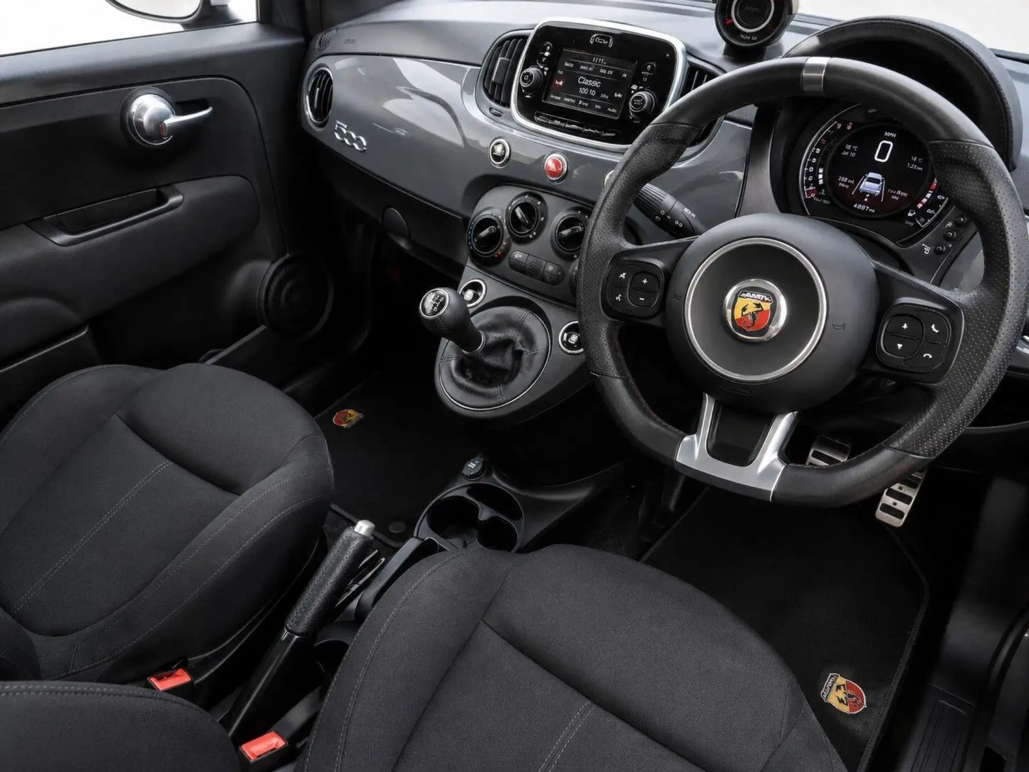 Abarth 595 1.4 T-Jet 145 3dr GY18FJA Image 2