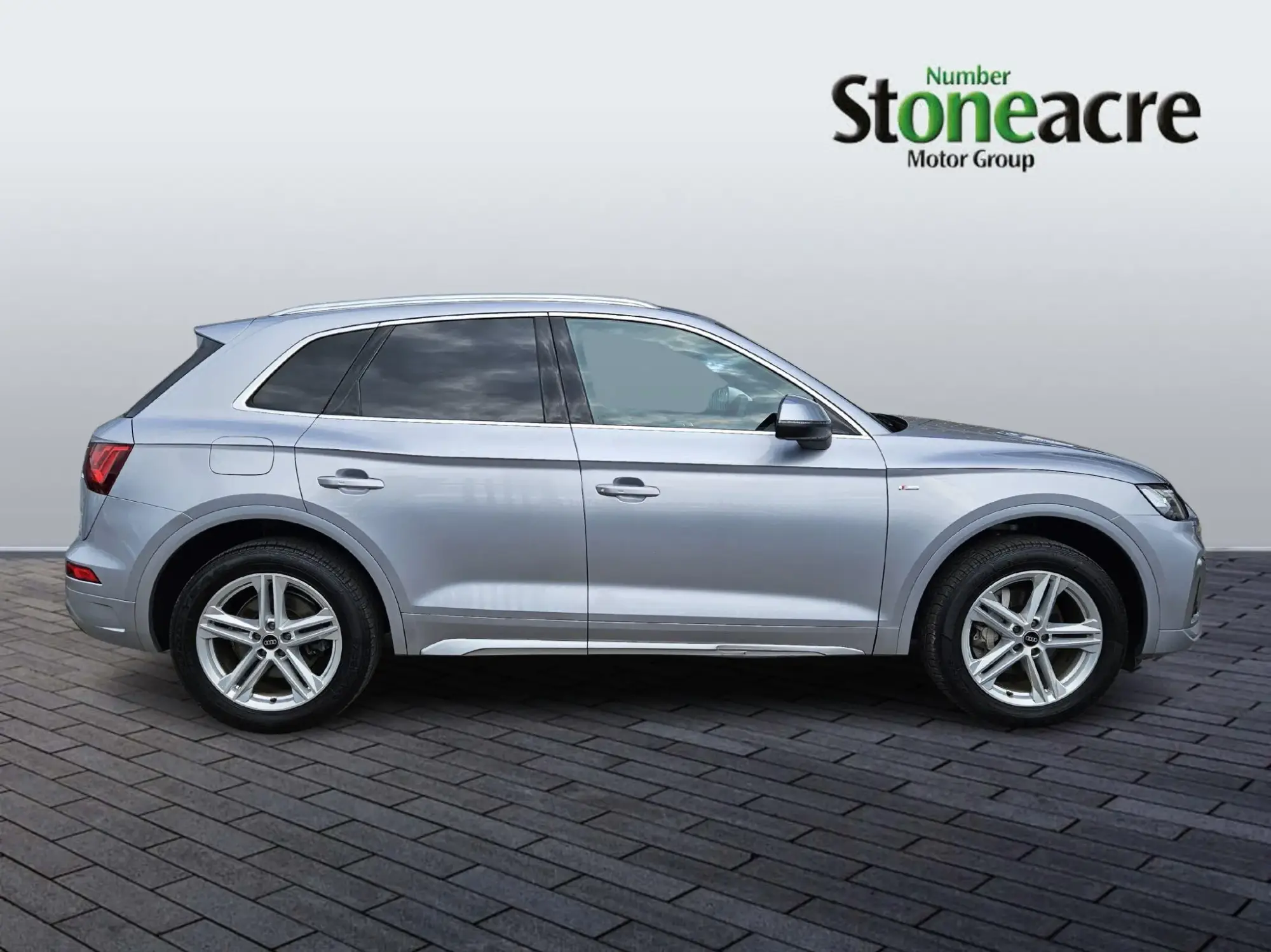 Audi Q5 2.0 TDI 40 S line S Tronic quattro Euro 6 (s/s) 5dr NJ23KKE Image 2