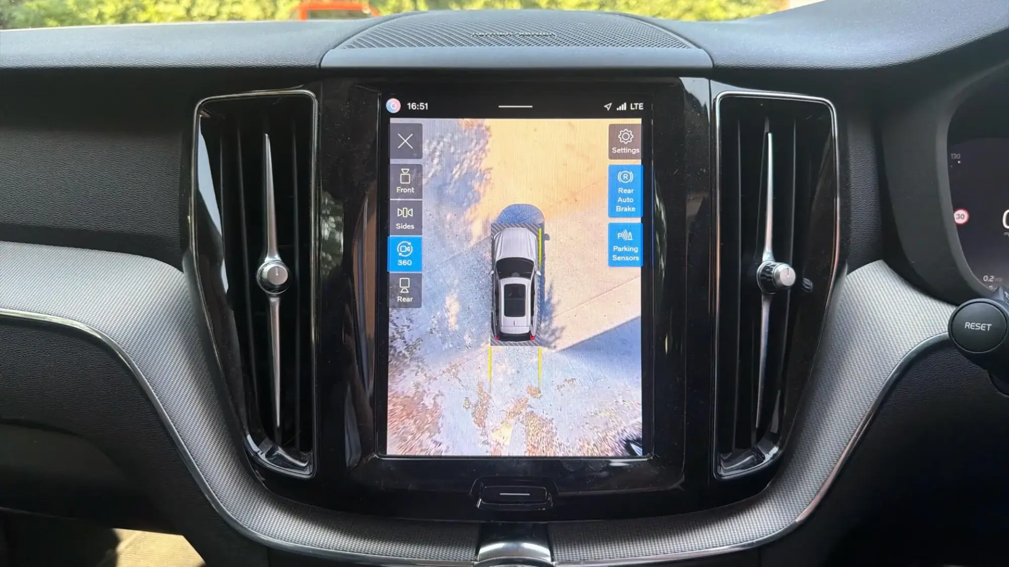 Volvo XC60 Image 18