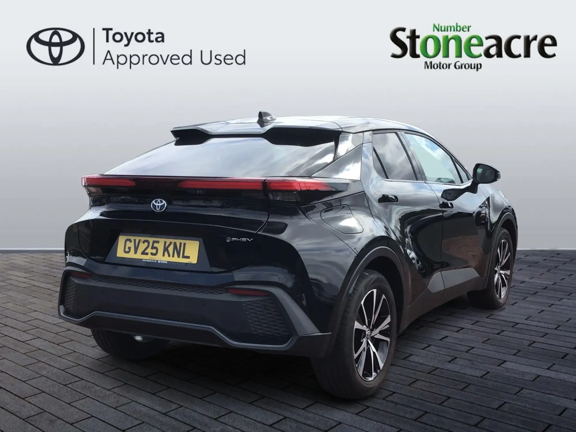 Toyota C-HR Plug-in Hybrid 2.0 VVT-h 13.6 kWh Design CVT Euro 6 (s/s) 5dr GV25KNL Image 2
