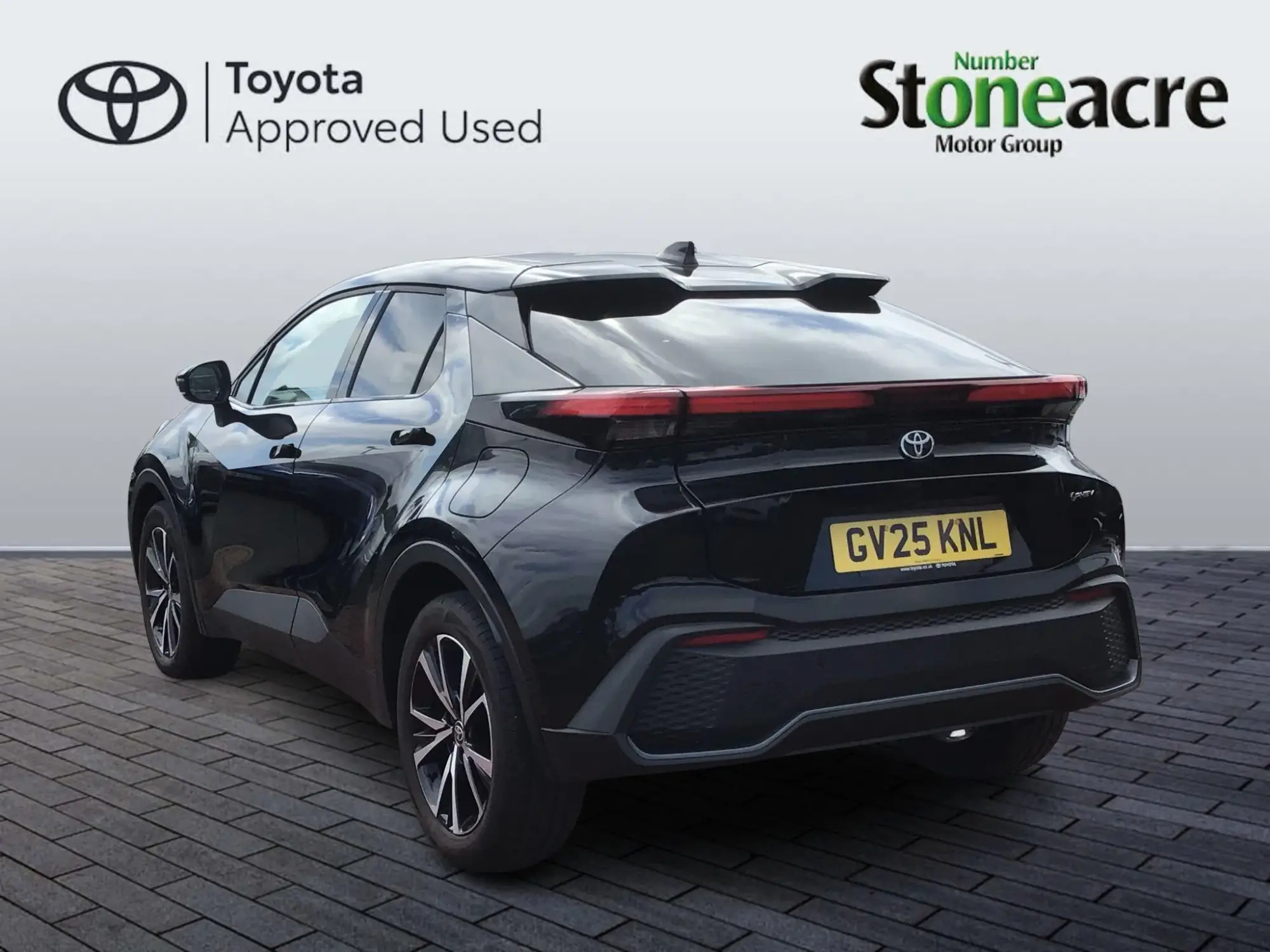 Toyota C-HR Plug-in Hybrid Image 4 Toyota C-HR Plug-in Hybrid Image 4
