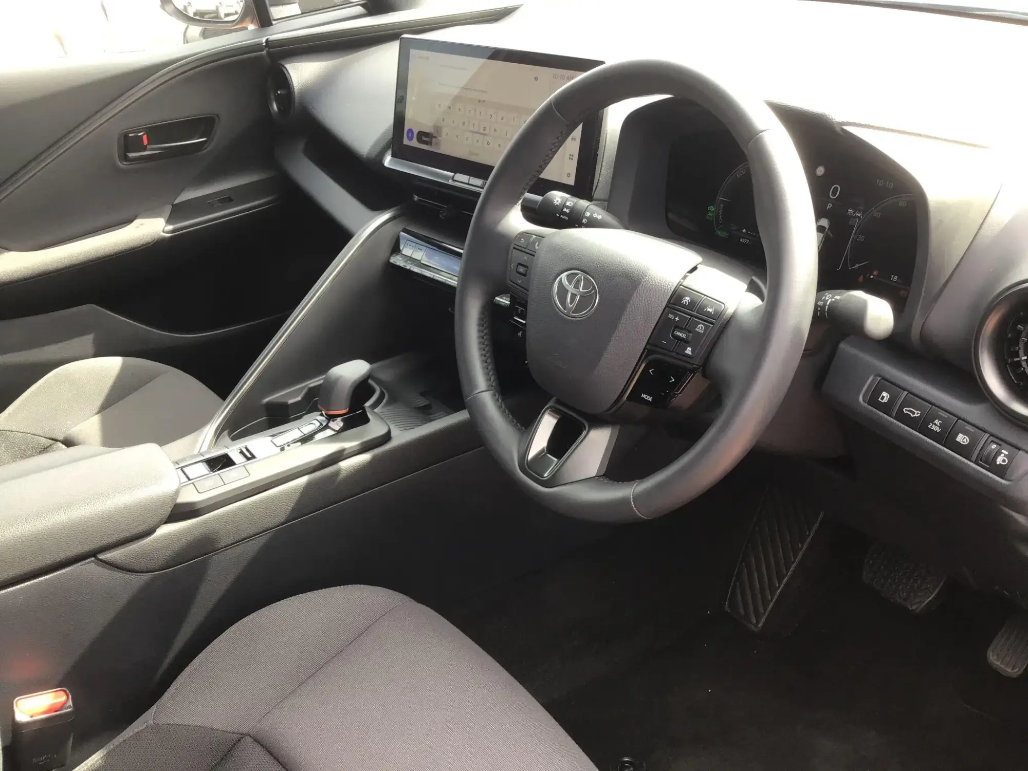 Toyota C-HR Plug-in Hybrid Image 7 Toyota C-HR Plug-in Hybrid Image 7