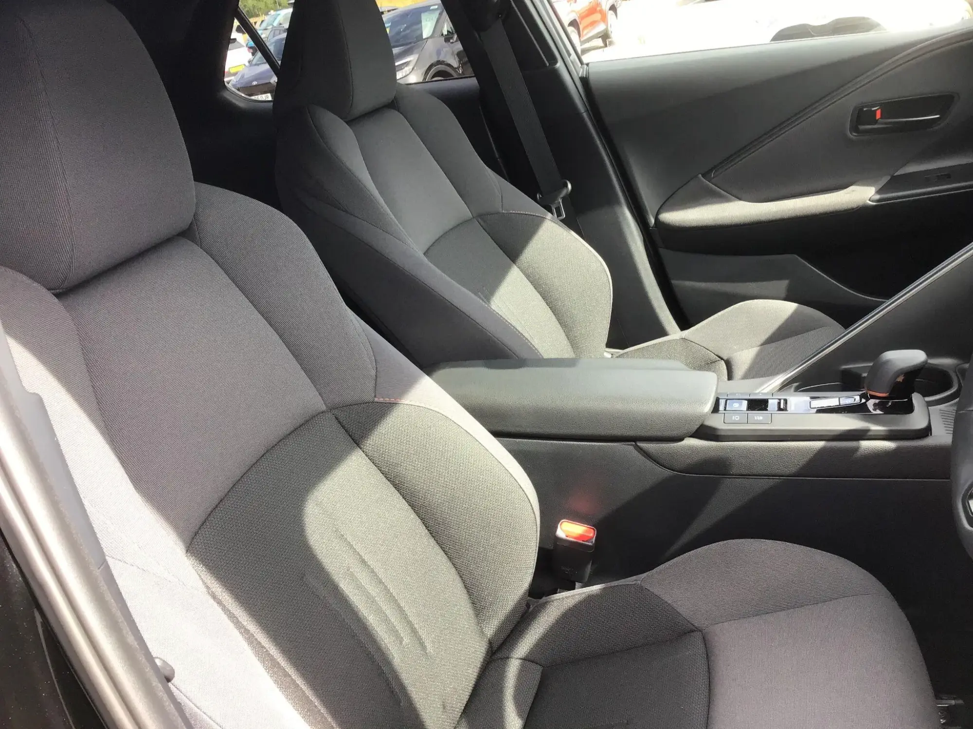 Toyota C-HR Plug-in Hybrid Image 13 Toyota C-HR Plug-in Hybrid Image 13