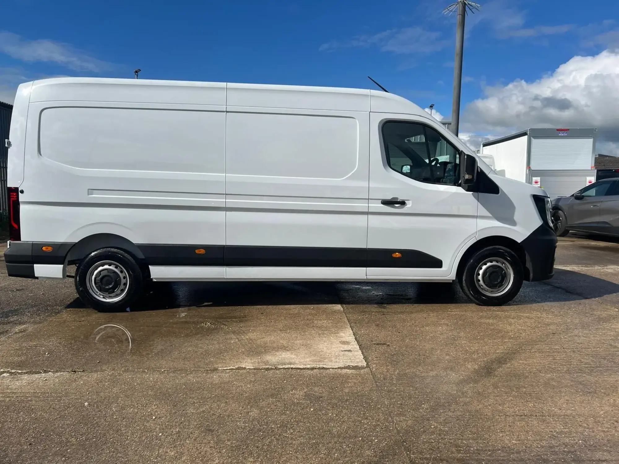 Renault Master 2.0 dCi LM35 Advance Auto L3 H2 Euro 6 (s/s) 5dr Image 1 Renault Master 2.0 dCi LM35 Advance Auto L3 H2 Euro 6 (s/s) 5dr Image 1