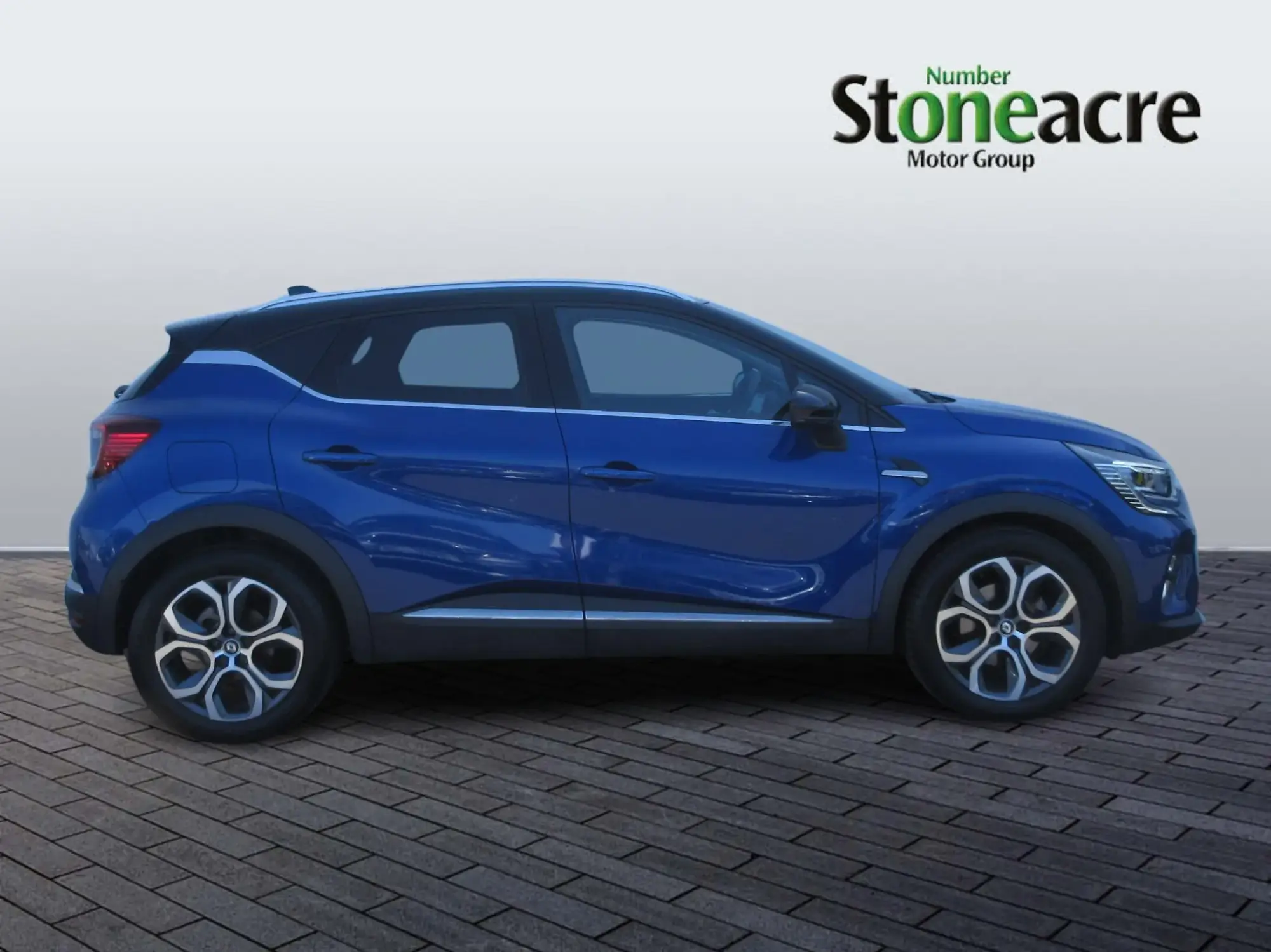 Renault Captur E-Tech Image 2