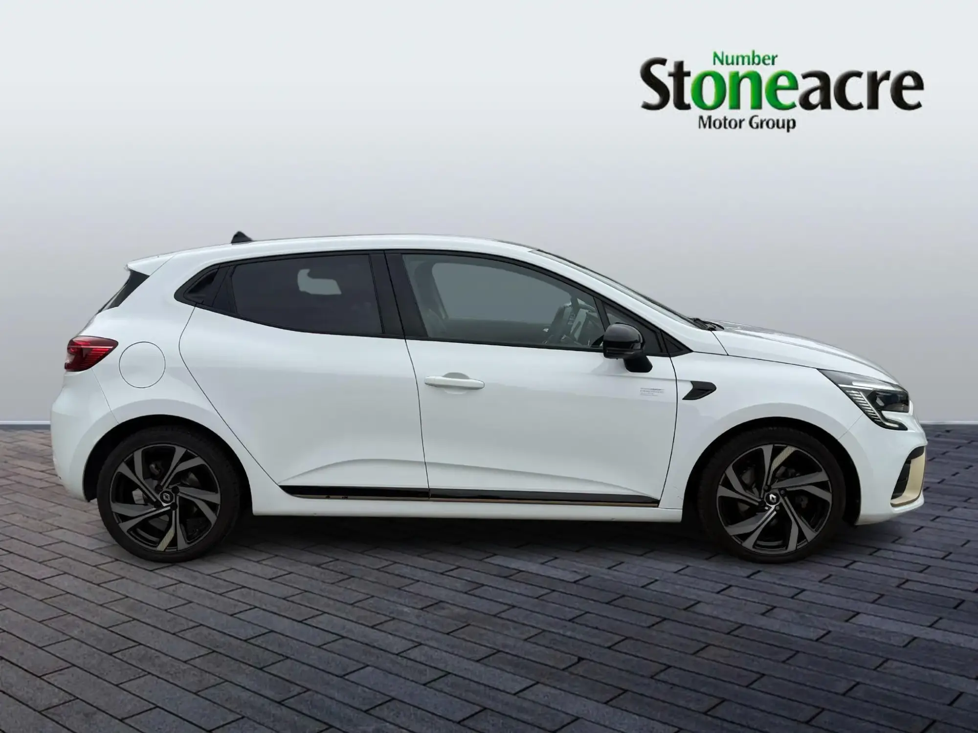 Renault Clio E-Tech 1.6 E-TECH full hybrid 145 Engineered 5dr Auto YS23MXN Image 2