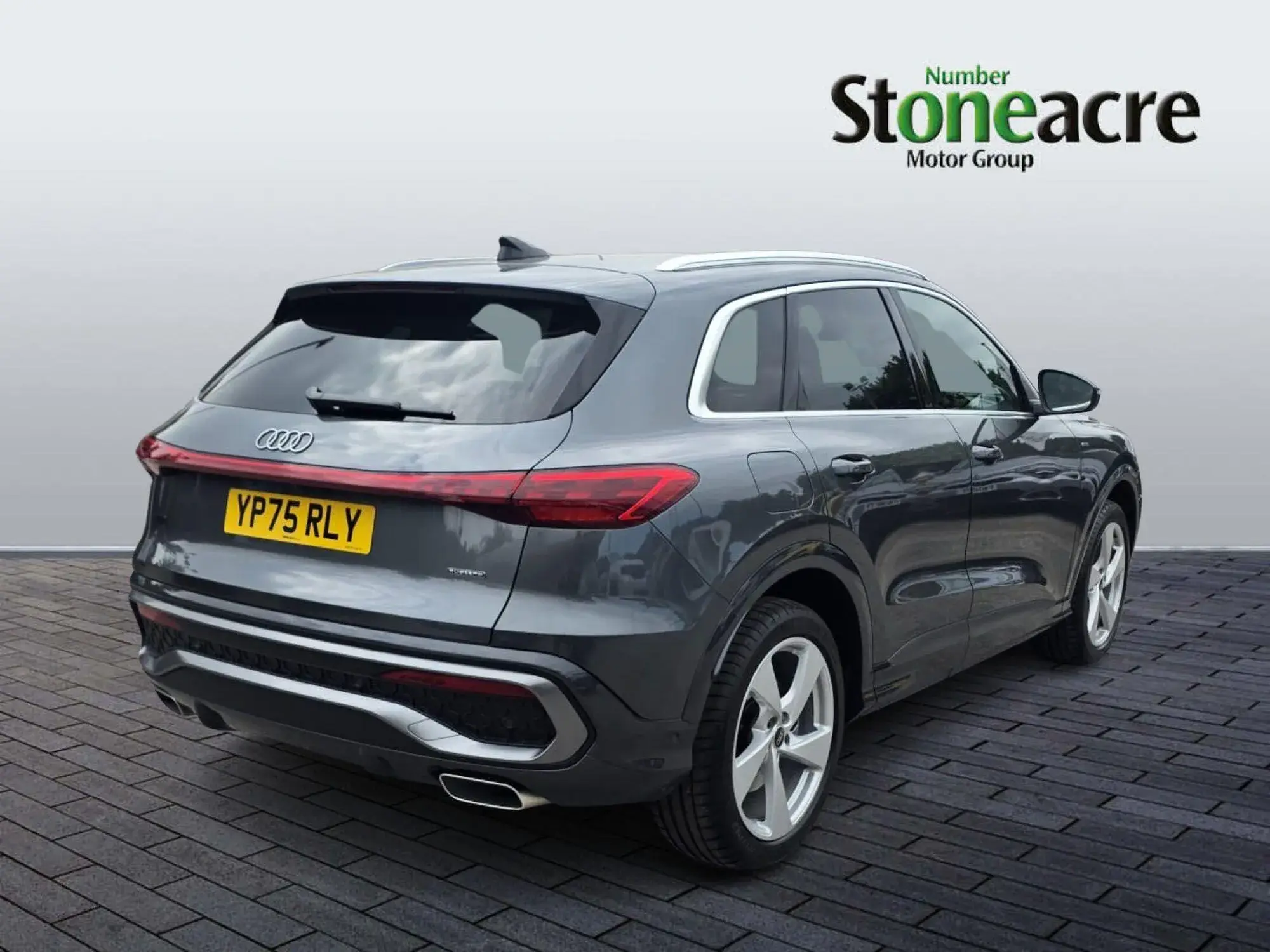 Audi Q5 2.0 e-hybrid 25.9kWh S line S Tronic quattro Euro 6 (s/s) 5dr YP75RLY Image 3
