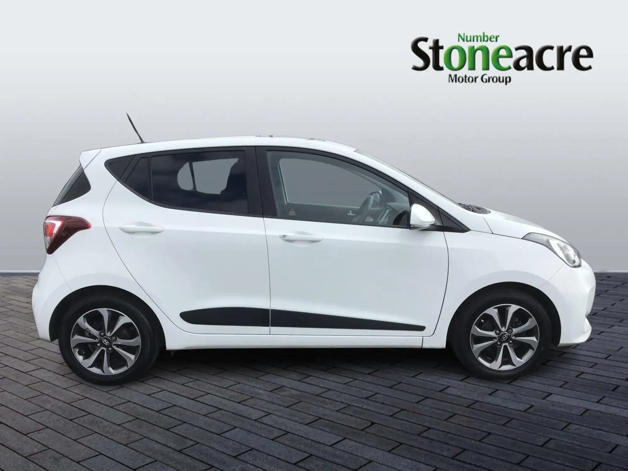 Hyundai i10 1.2 Premium SE Hatchback 5dr Petrol Auto Euro 6 (87 ps) NA17UDT Image 2