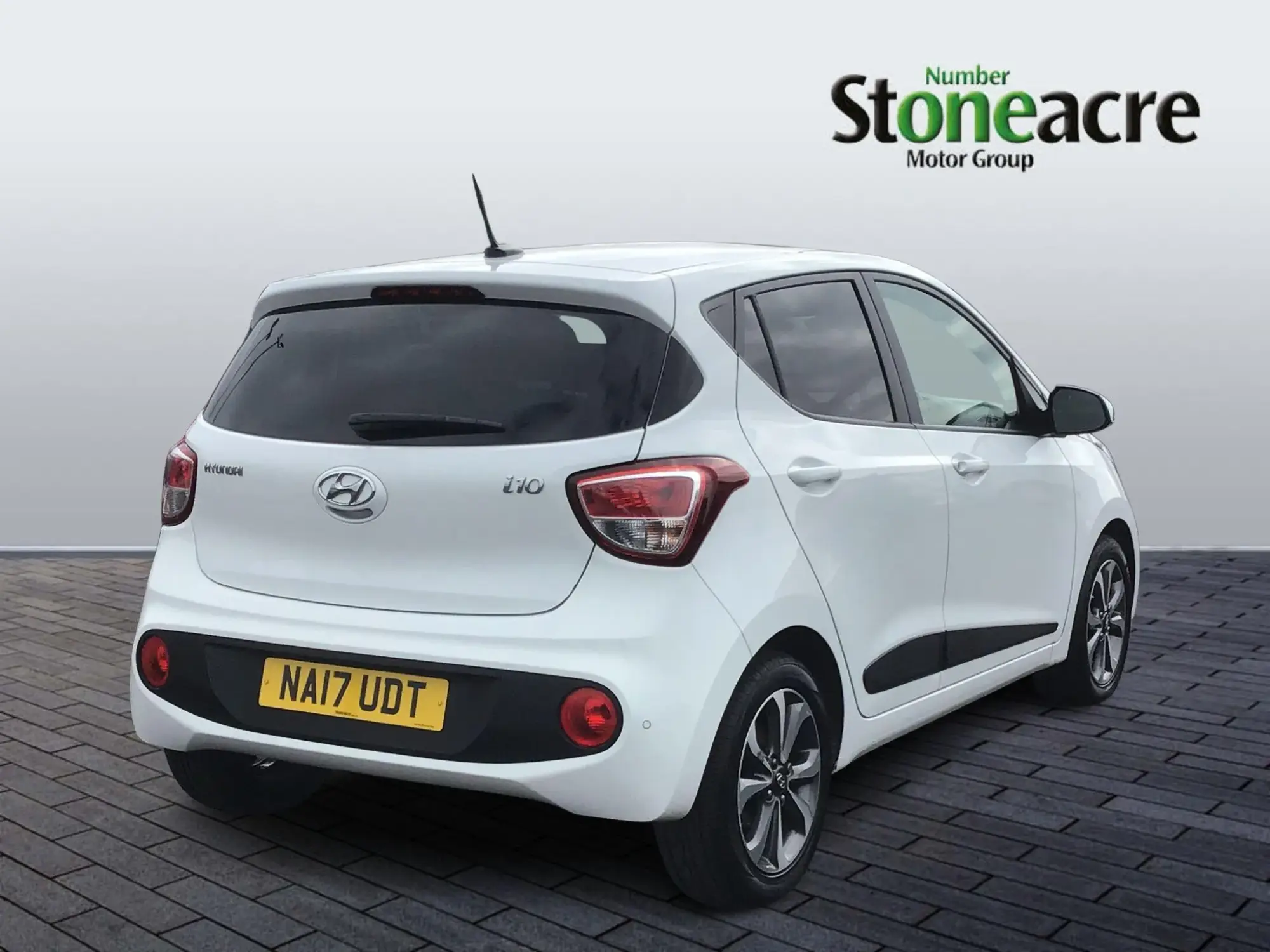 Hyundai i10 1.2 Premium SE Hatchback 5dr Petrol Auto Euro 6 (87 ps) NA17UDT Image 3