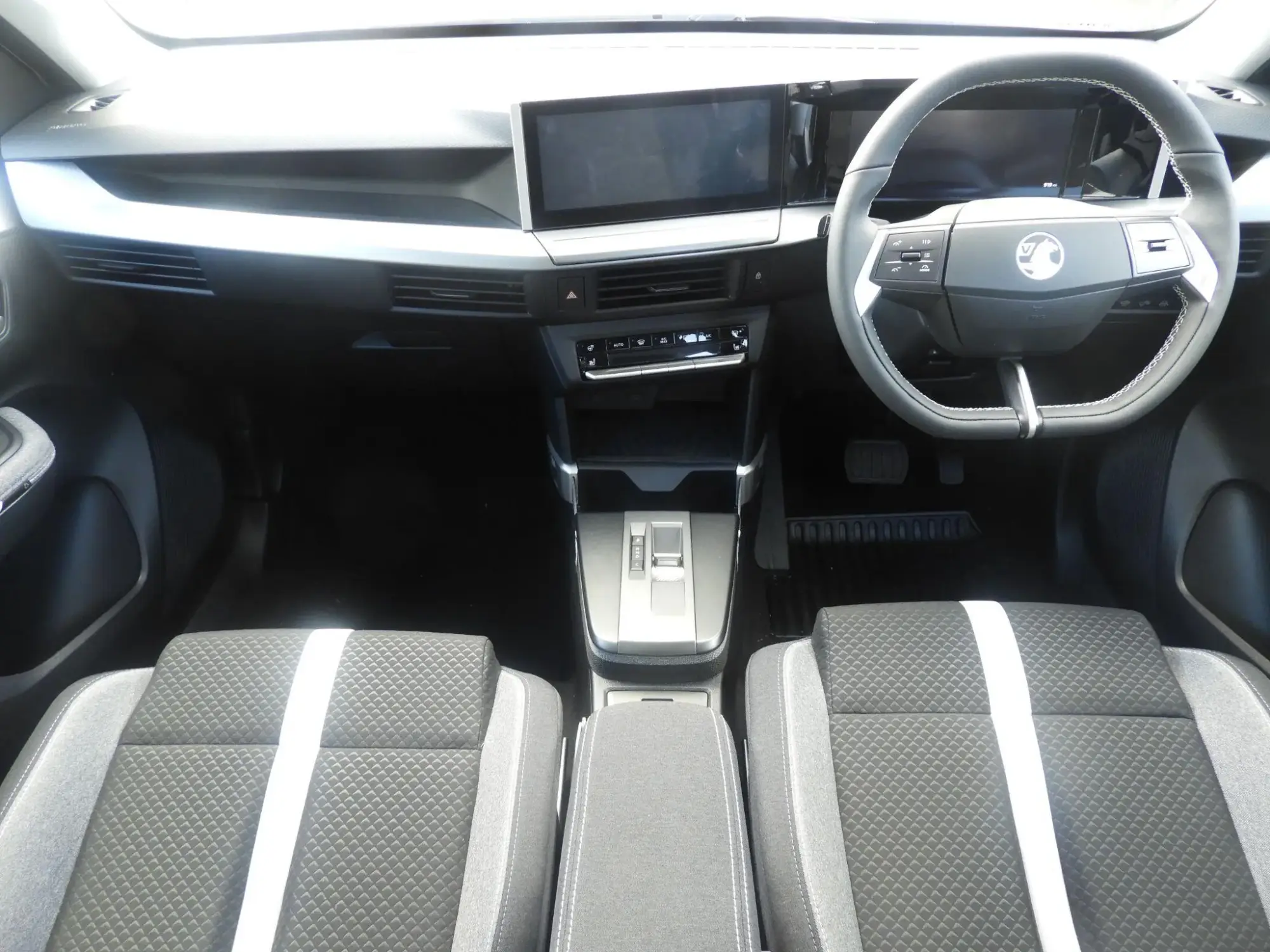 Vauxhall Frontera Electric 44kWh Ultimate Auto 5dr DU26PXO Image 2