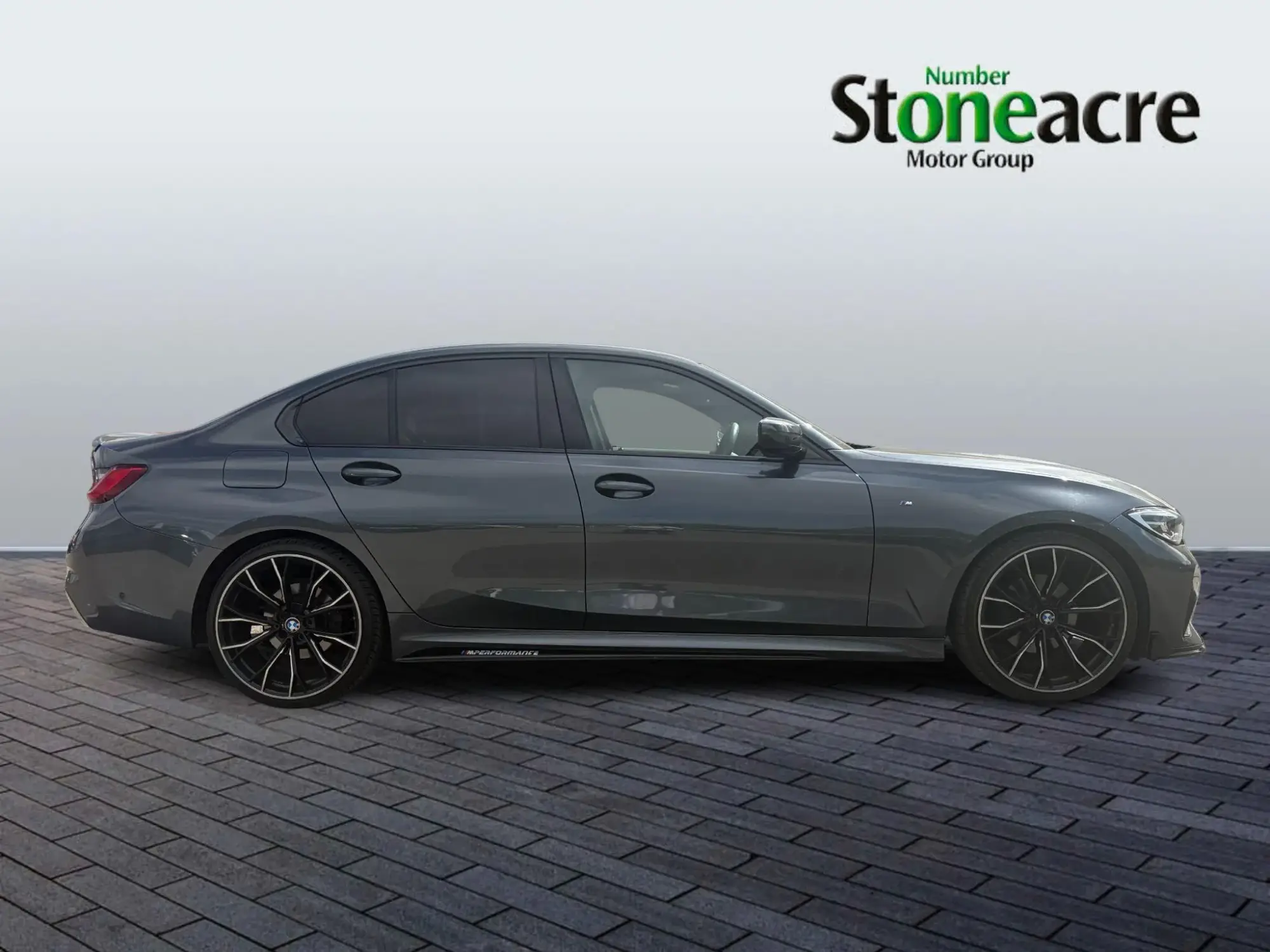 BMW 3 Series Image 6
