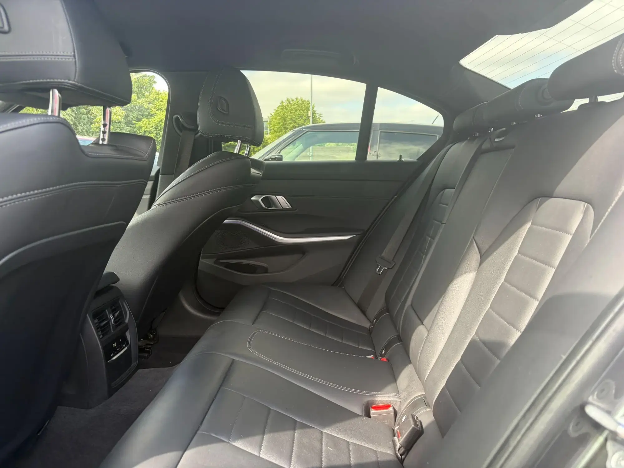 BMW 3 Series Image 14