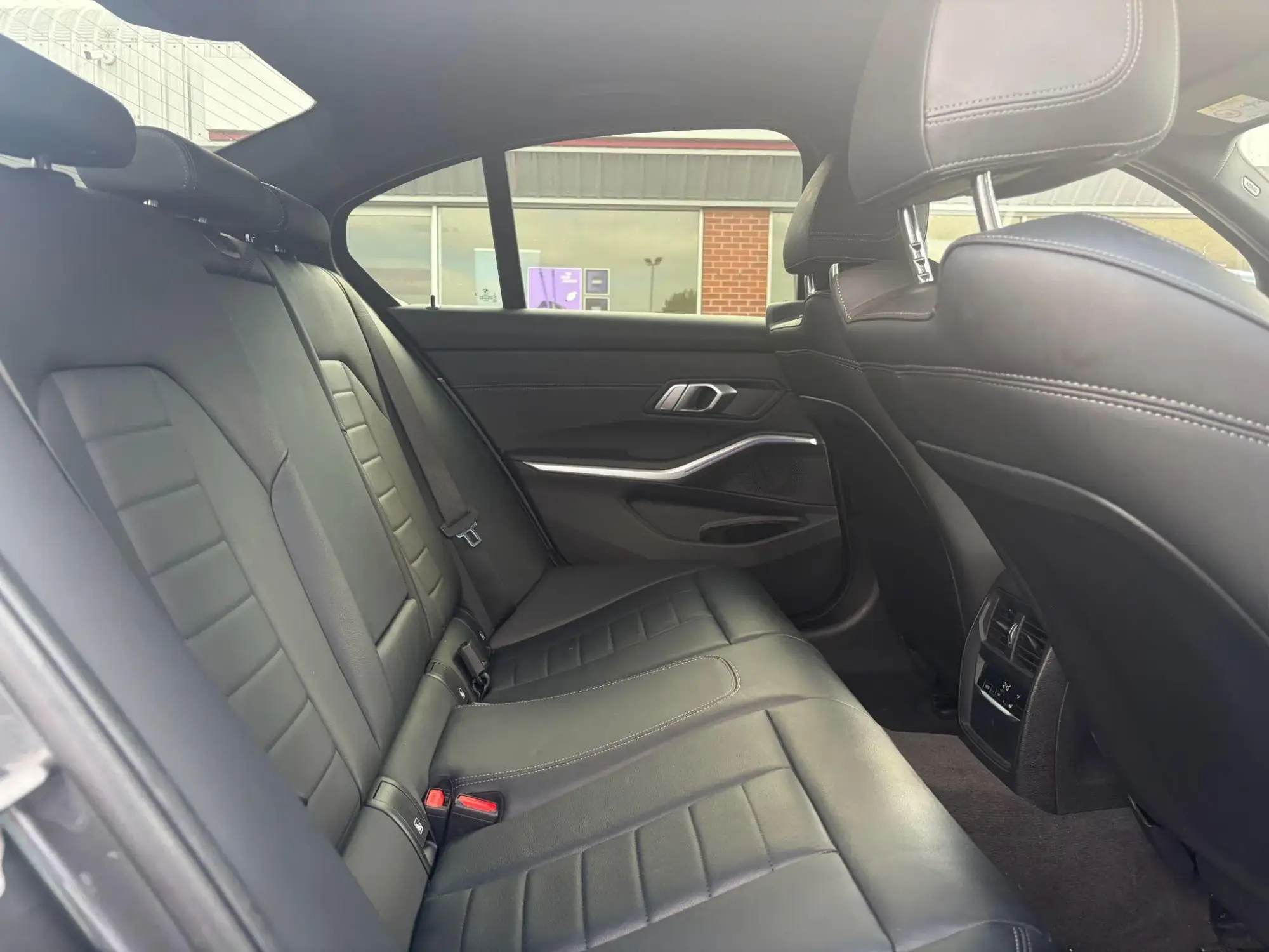BMW 3 Series Image 16